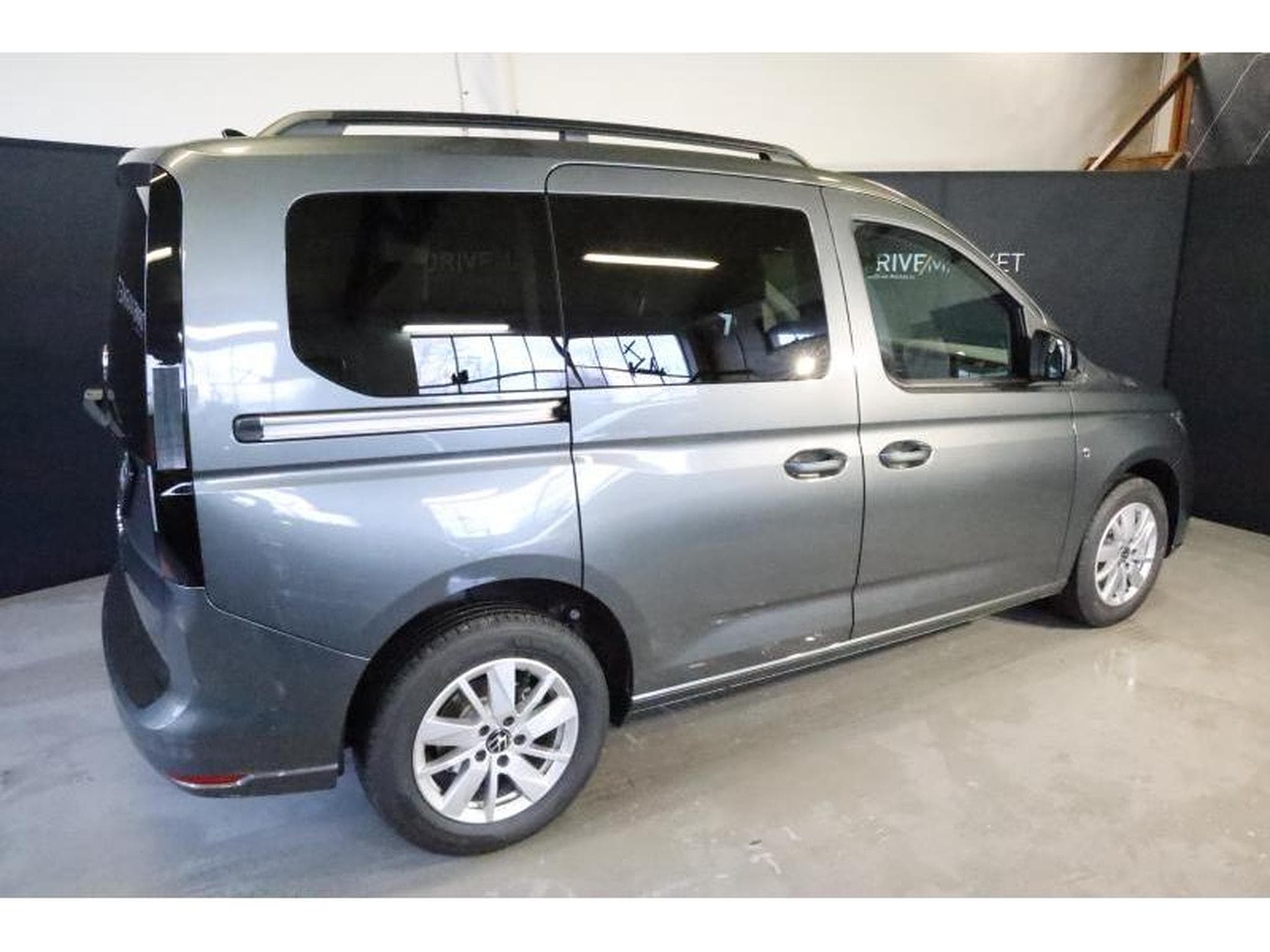 VW Caddy V Life (2024) - Photo 5
