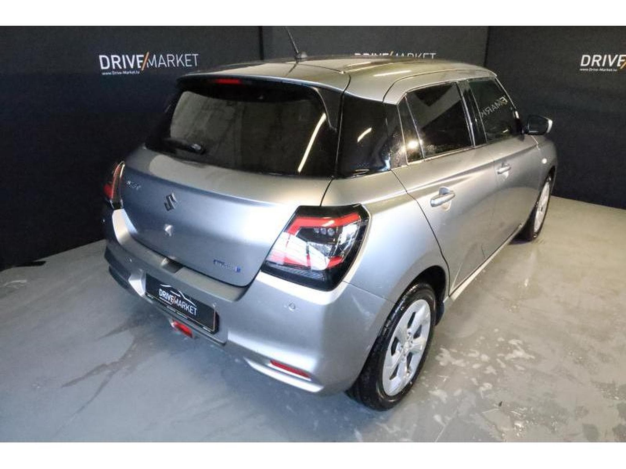 Suzuki Swift GL+ (2024) - Photo 12