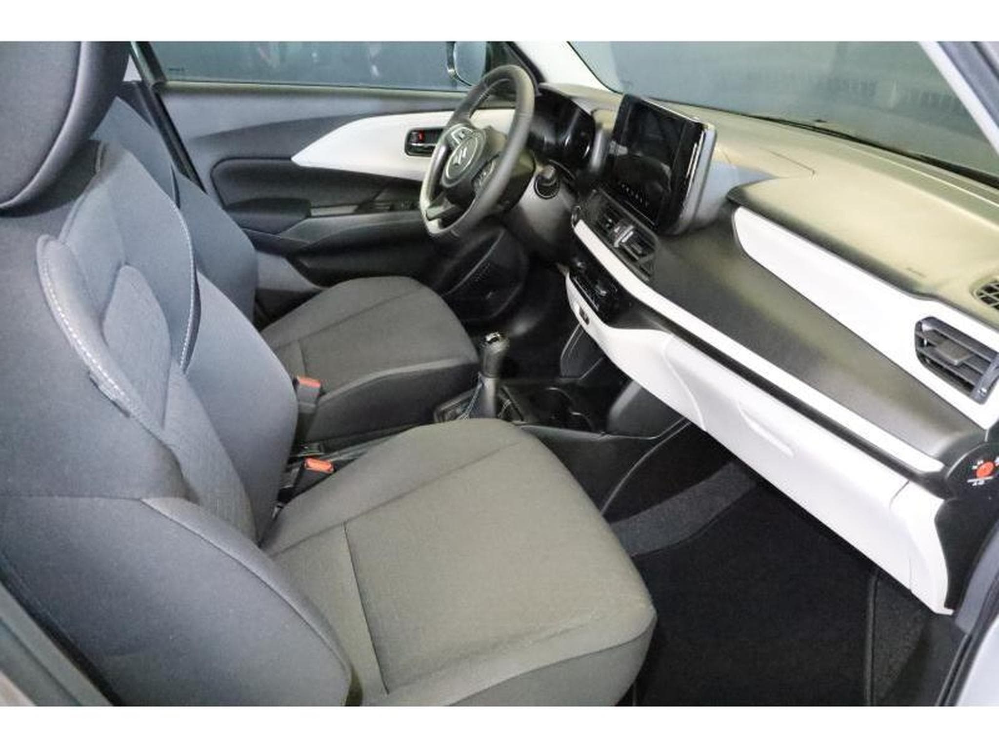 Suzuki Swift GL+ (2024) - Photo 14