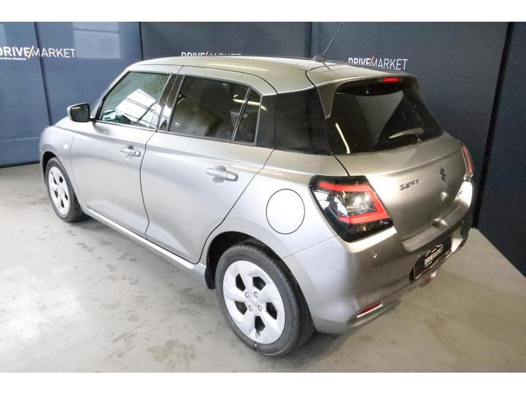 Suzuki Swift GL+ (2025) - Photo 3