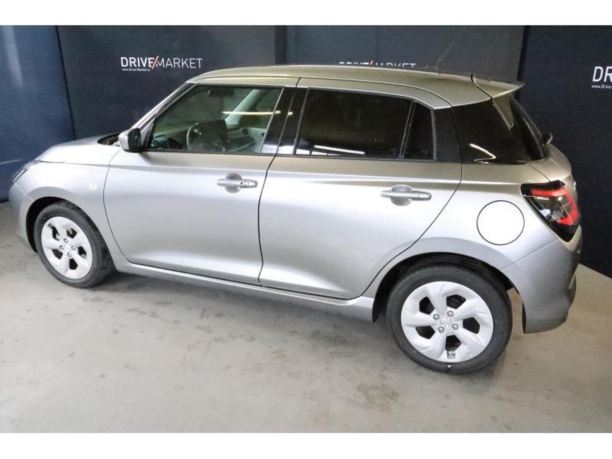 Suzuki Swift GL+ (2025) - Photo 11