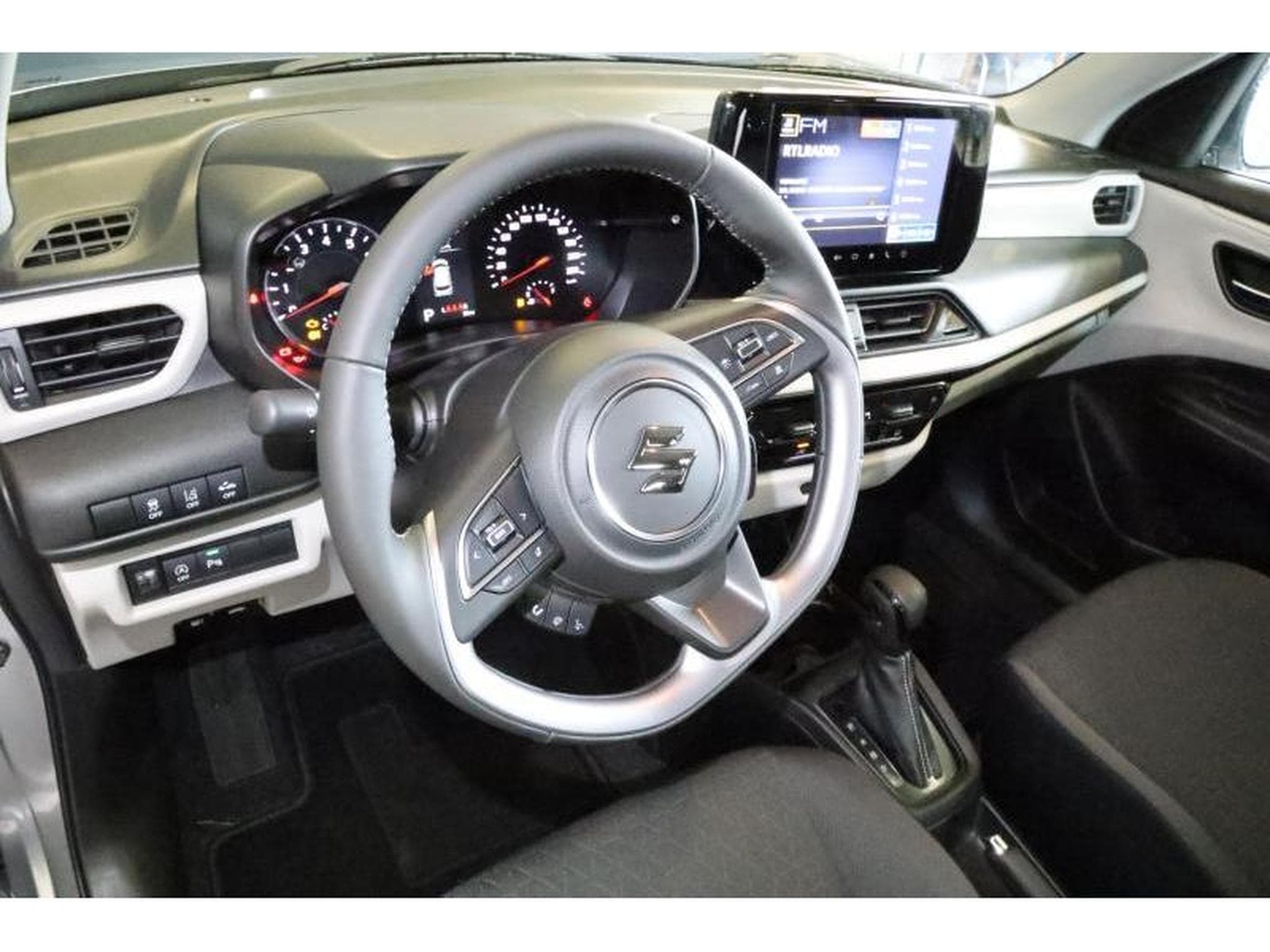 Suzuki Swift GL+ (2025) - Photo 14