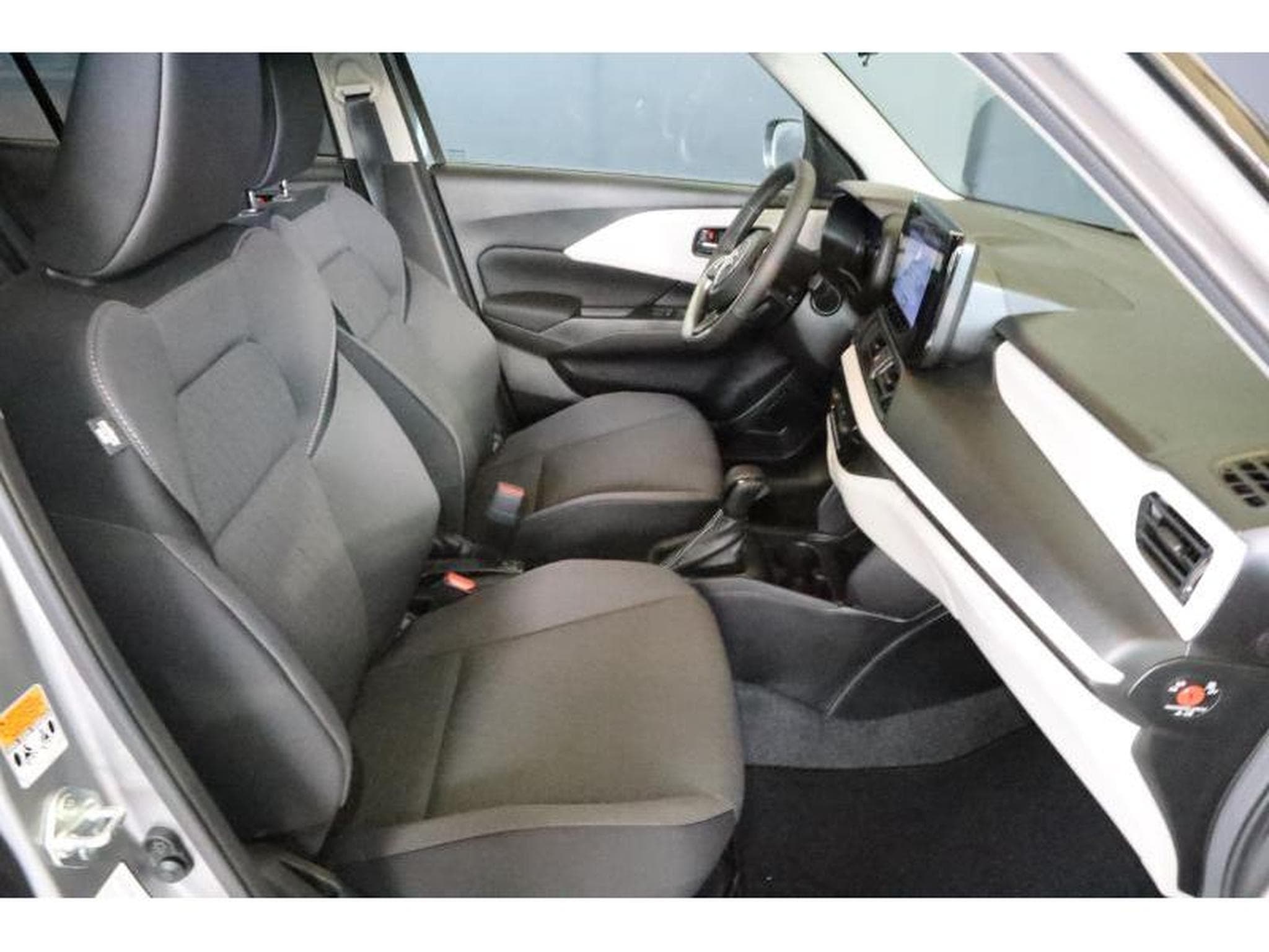 Suzuki Swift GL+ (2025) - Photo 13