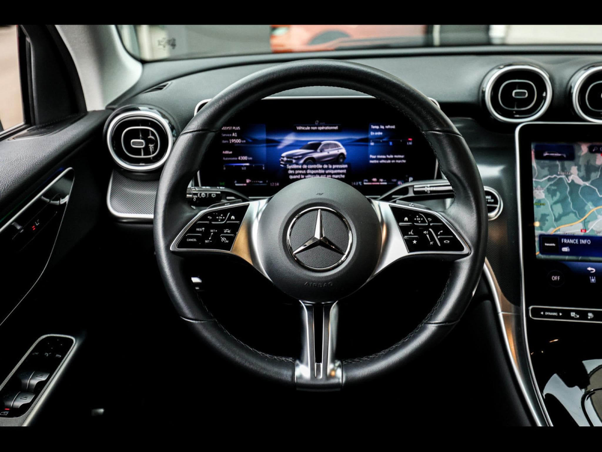 Mercedes GLC 300 DE 4MATIC AVANTGARDE (2024) - Photo 13