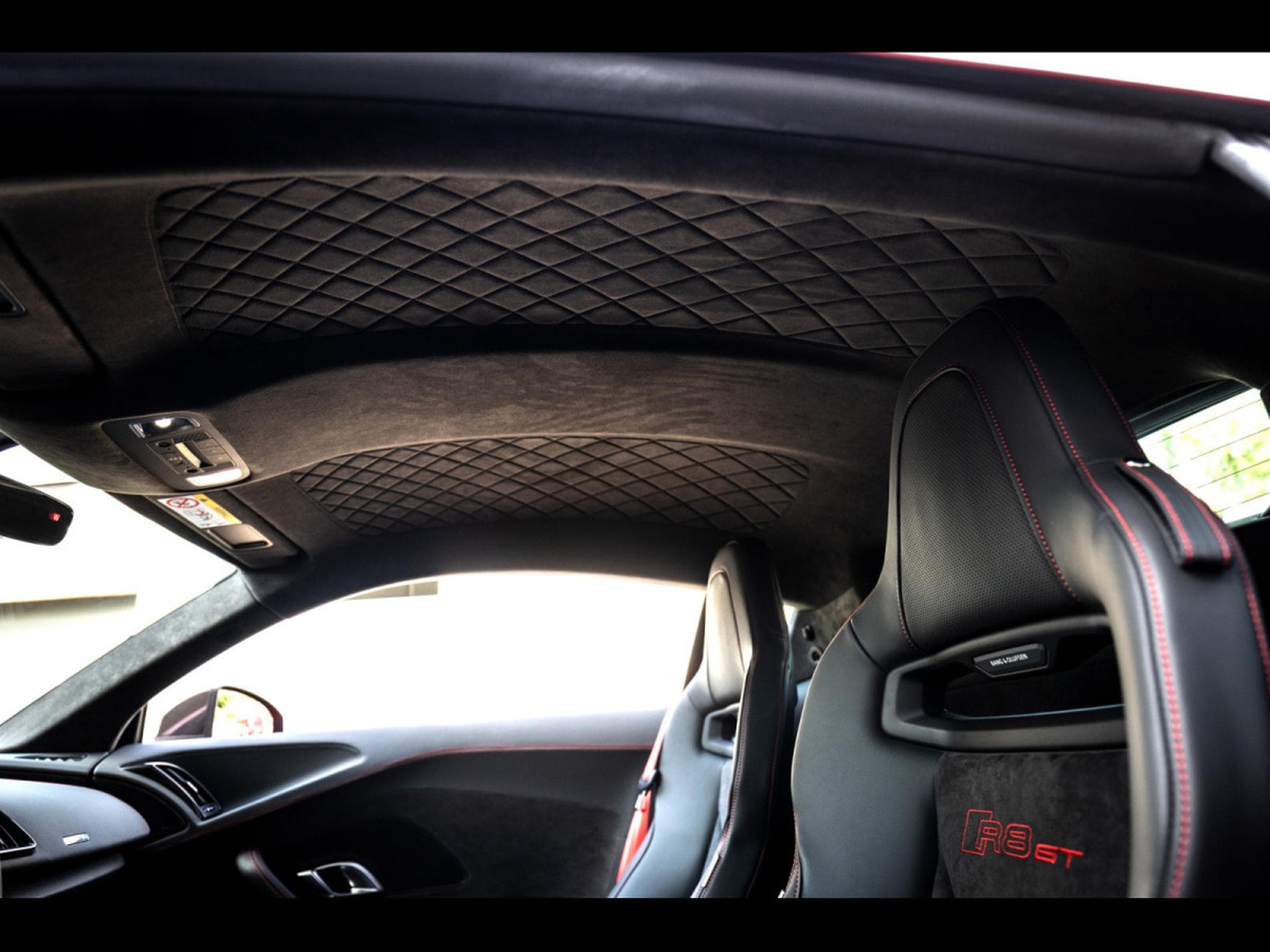 Audi R8 V10 GT RWD S-TRONIC - 1 OF 333 - TANGO RED METALLIC - WARRAN (2023) - Photo 18