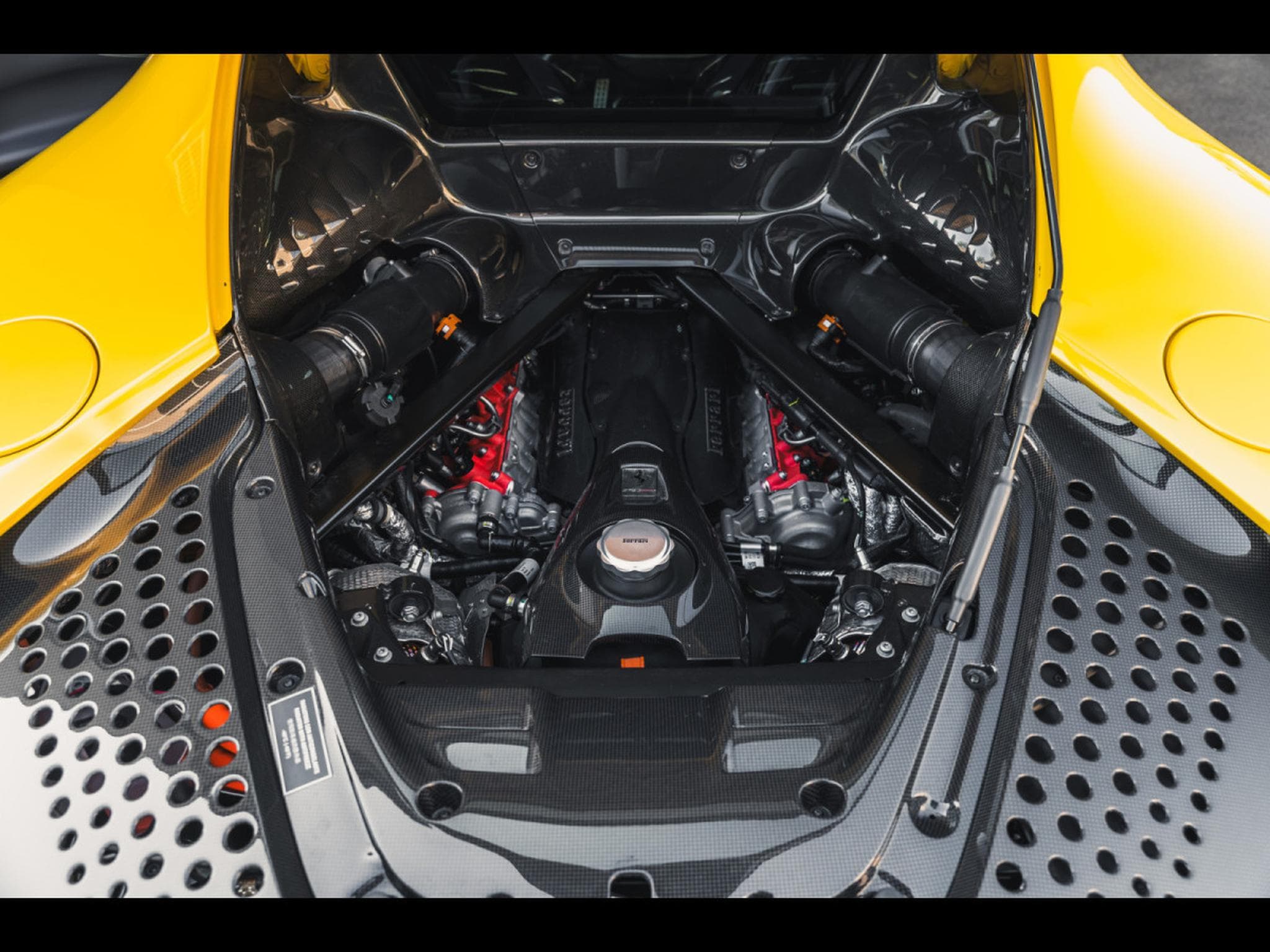 Ferrari SF90 STRADALE GIALLO 3 STRATO CARBONE BLEU (2022) - Photo 19