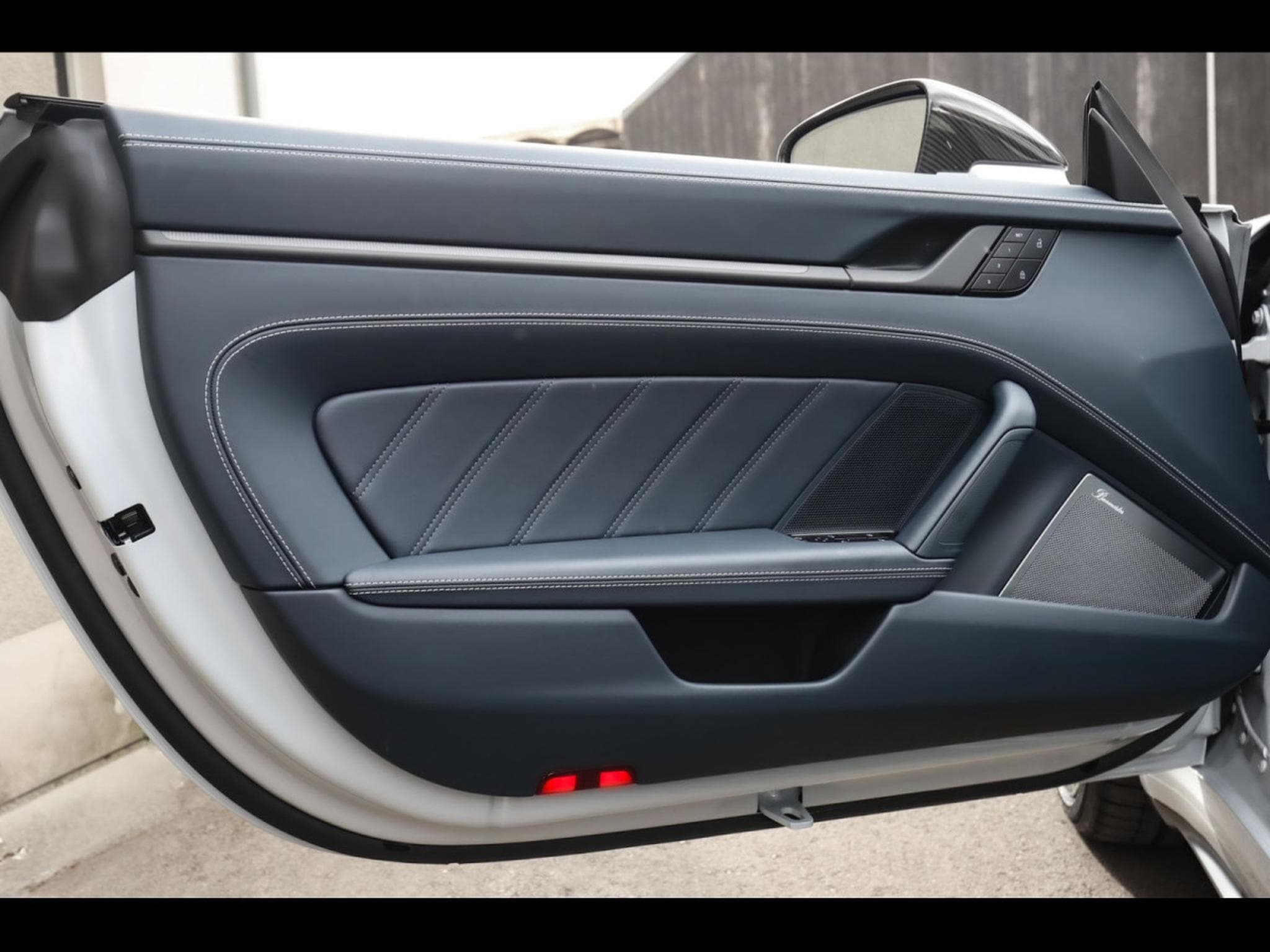 Porsche 911 .2 911 TARGA 4 GTS PDK - CARBON SPORT DESIGN PACK (2026) - Photo 9