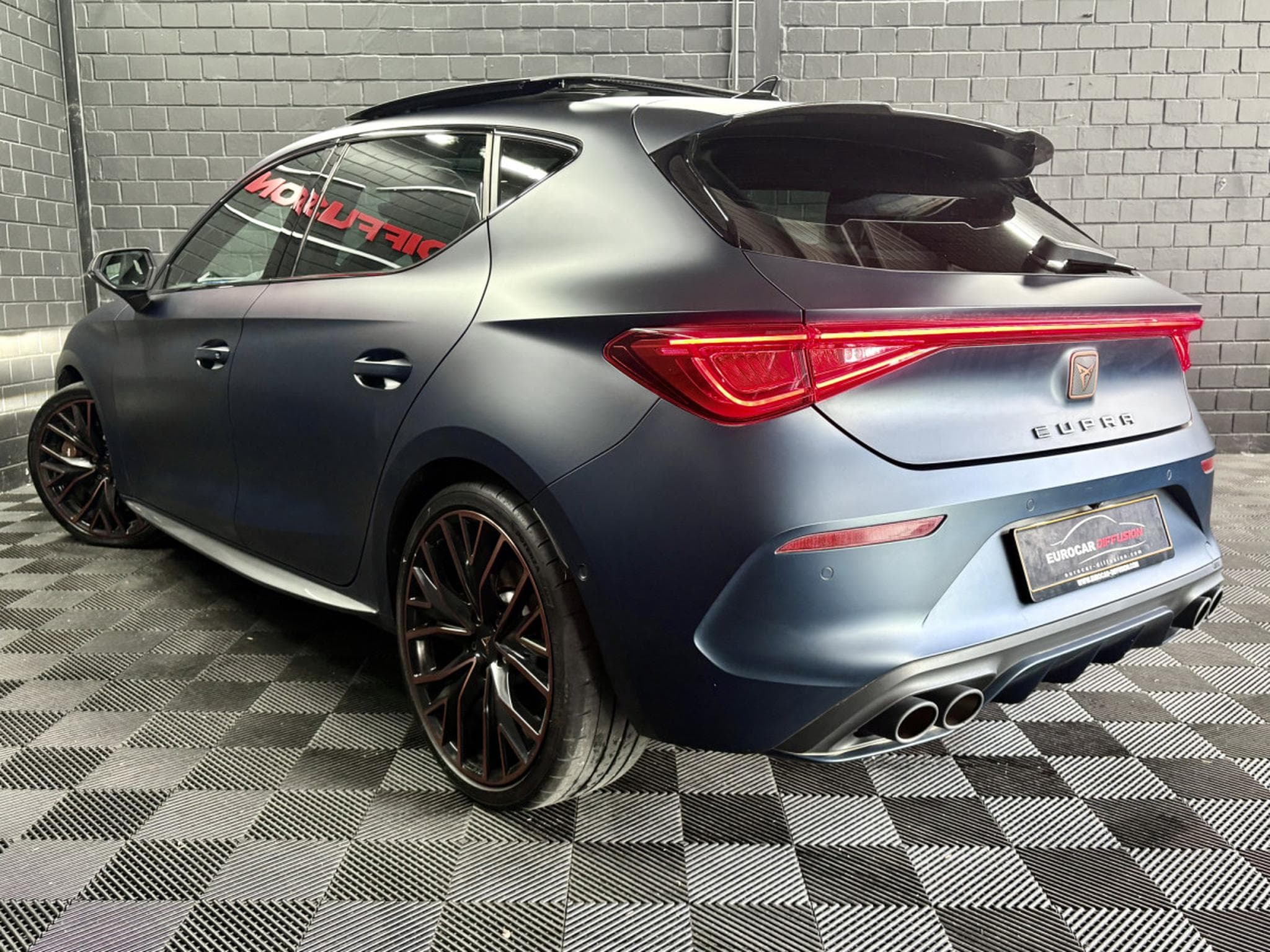 Cupra Leon VZ CUP 2.0 TSI 300CV  *BREMBO * PANO * VSS * BEATS * CARBONE (2023) - Photo 4