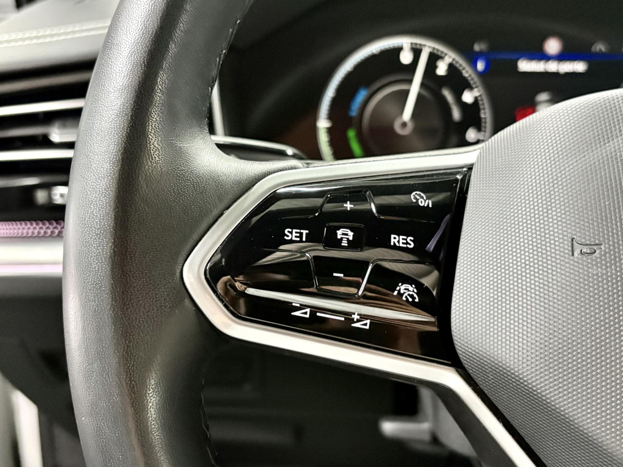 VW Touareg 3.0 TSi V6 eHybrid 4MOTION Elegance  381 CV (2022) - Photo 12