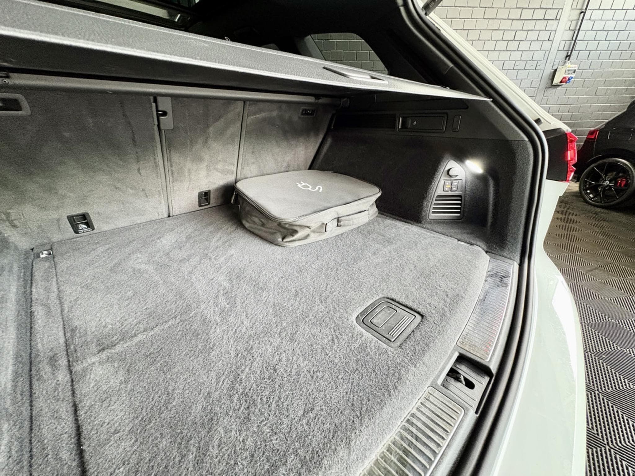 VW Touareg 3.0 TSi V6 eHybrid 4MOTION Elegance  381 CV (2022) - Photo 23