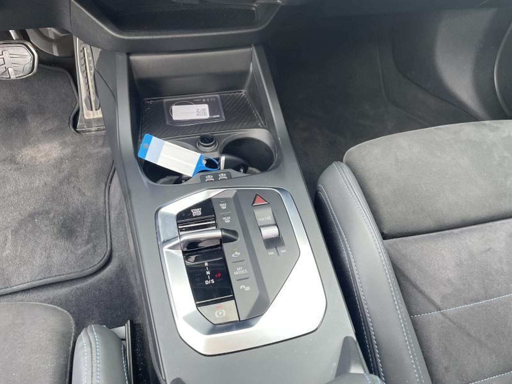 BMW 220 i Pack M Auto (2025) - Foto 6