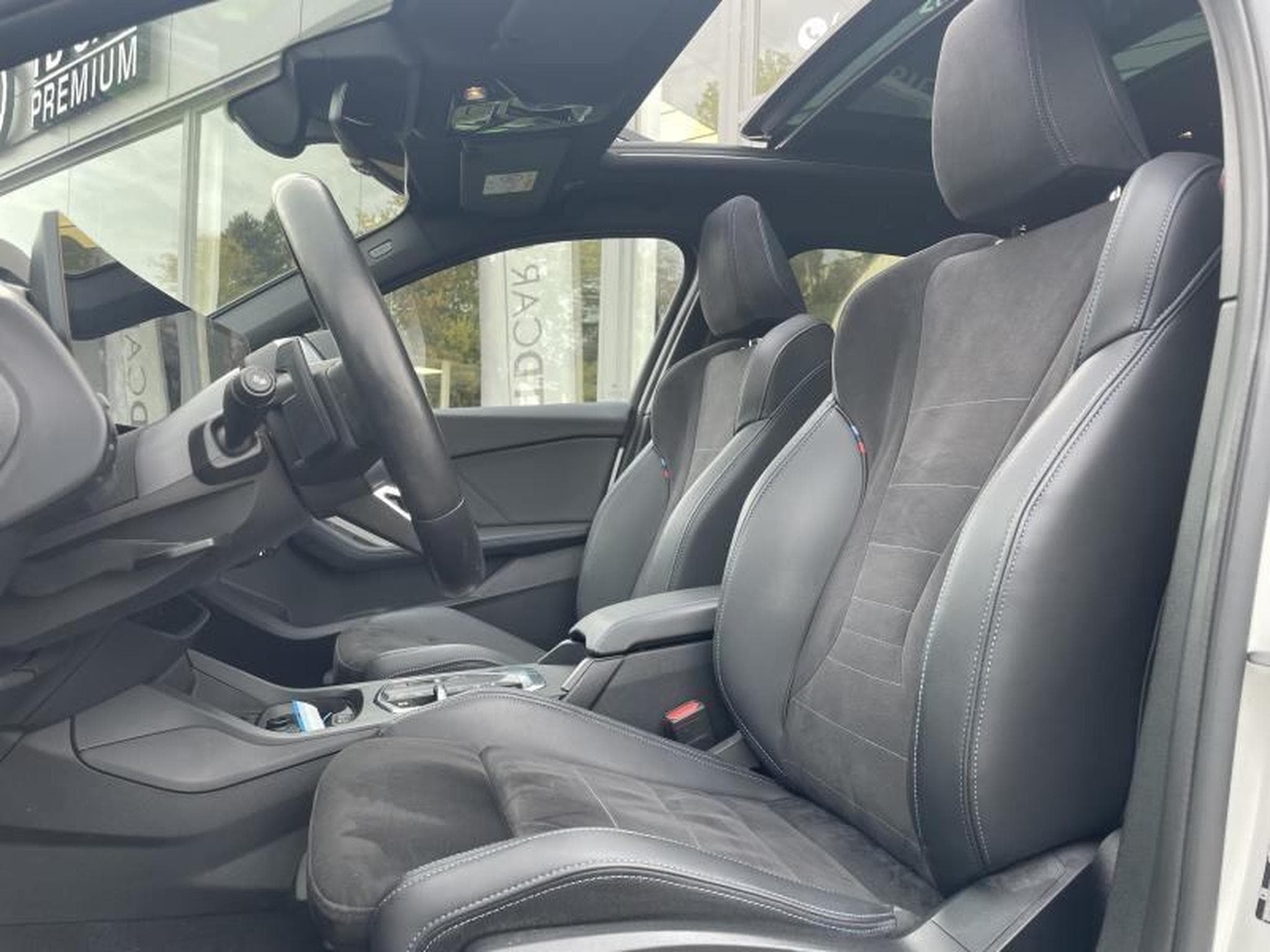 BMW 220 i Pack M Auto (2025) - Foto 4