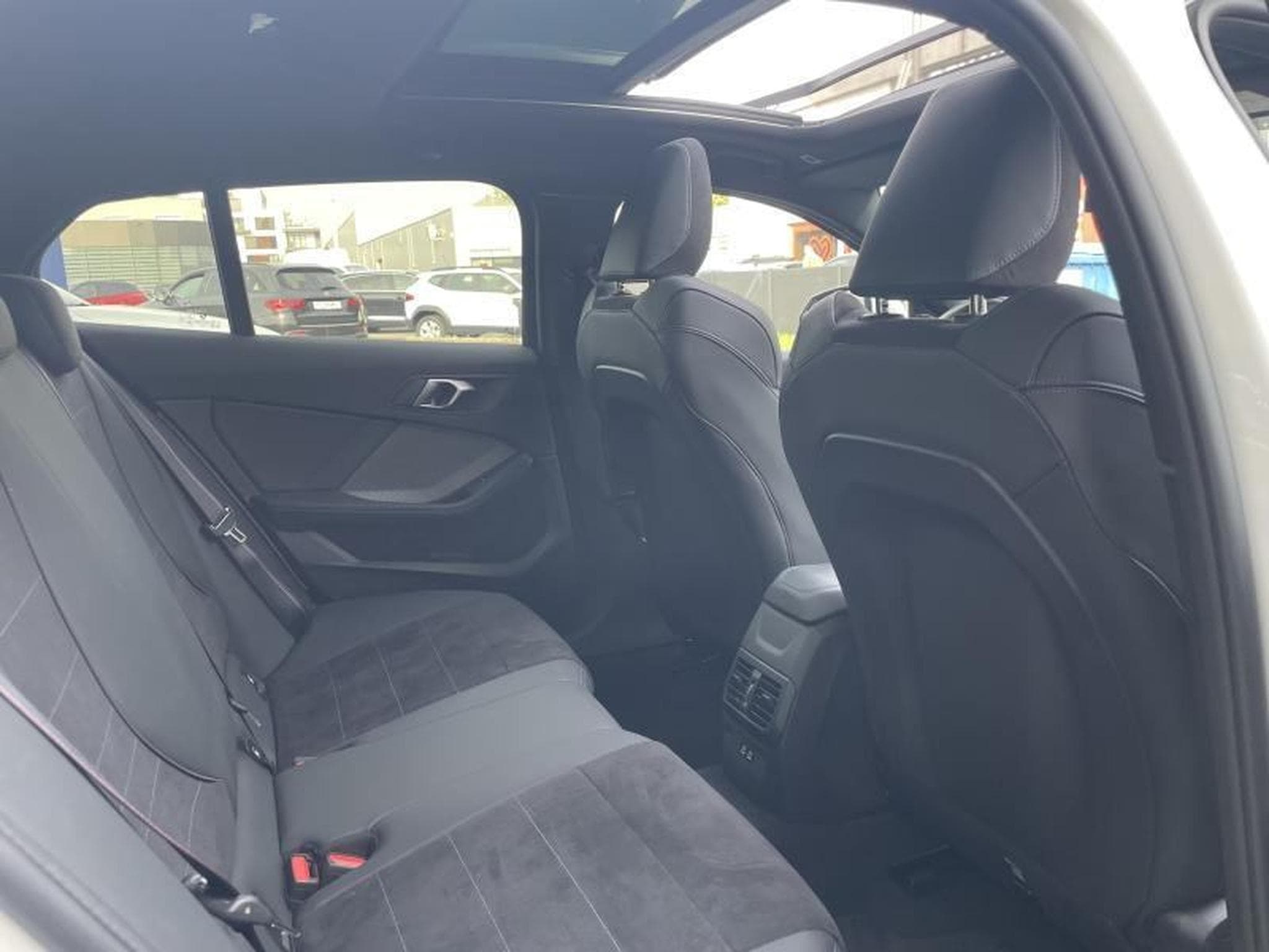 BMW 220 i Pack M Auto (2025) - Foto 8