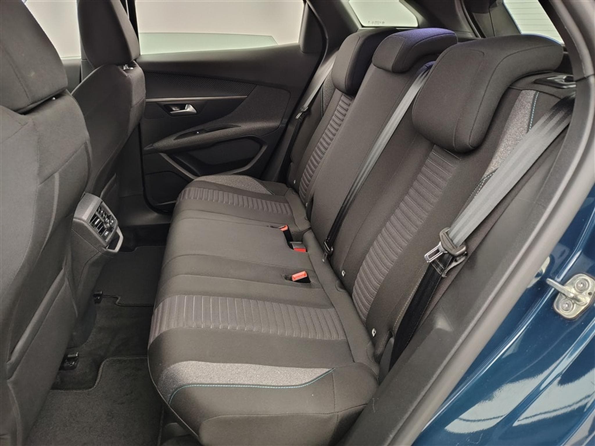 Peugeot 3008 1.2 Active Pack *NAVI/FULL LED/CAM/PDC AV ARR/JA17* (2024) - Photo 13