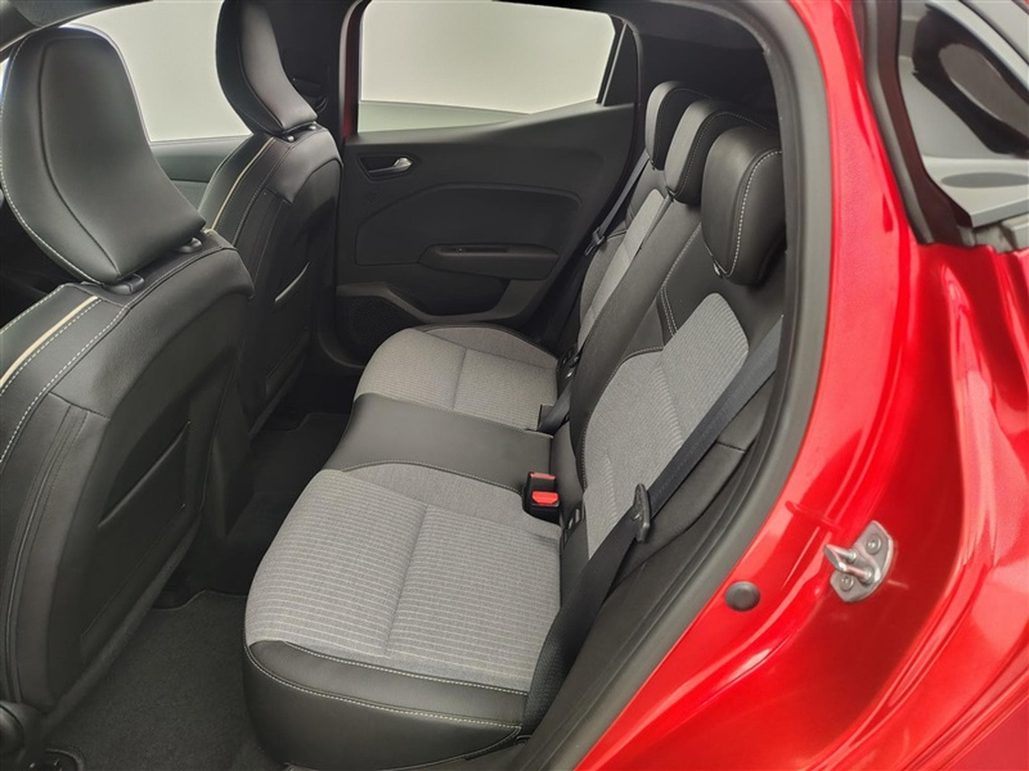 Renault Clio 1.0 TCe 90cv Techno S-CUIR / NAVI / CARPLAY / FULL LED (2025) - Photo 13