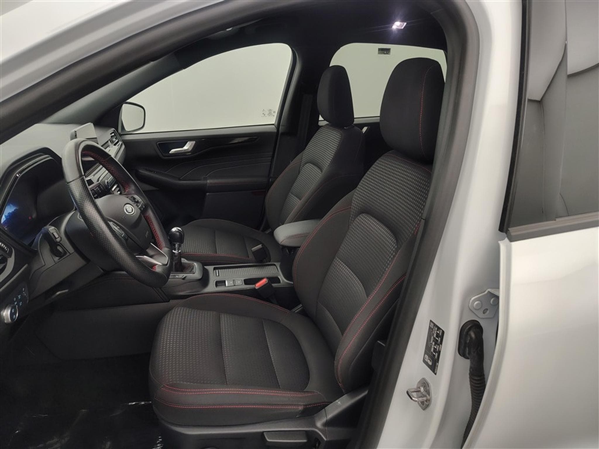 Ford Kuga 1.5 EcoBoost FWD ST-Line (2022) - Photo 7