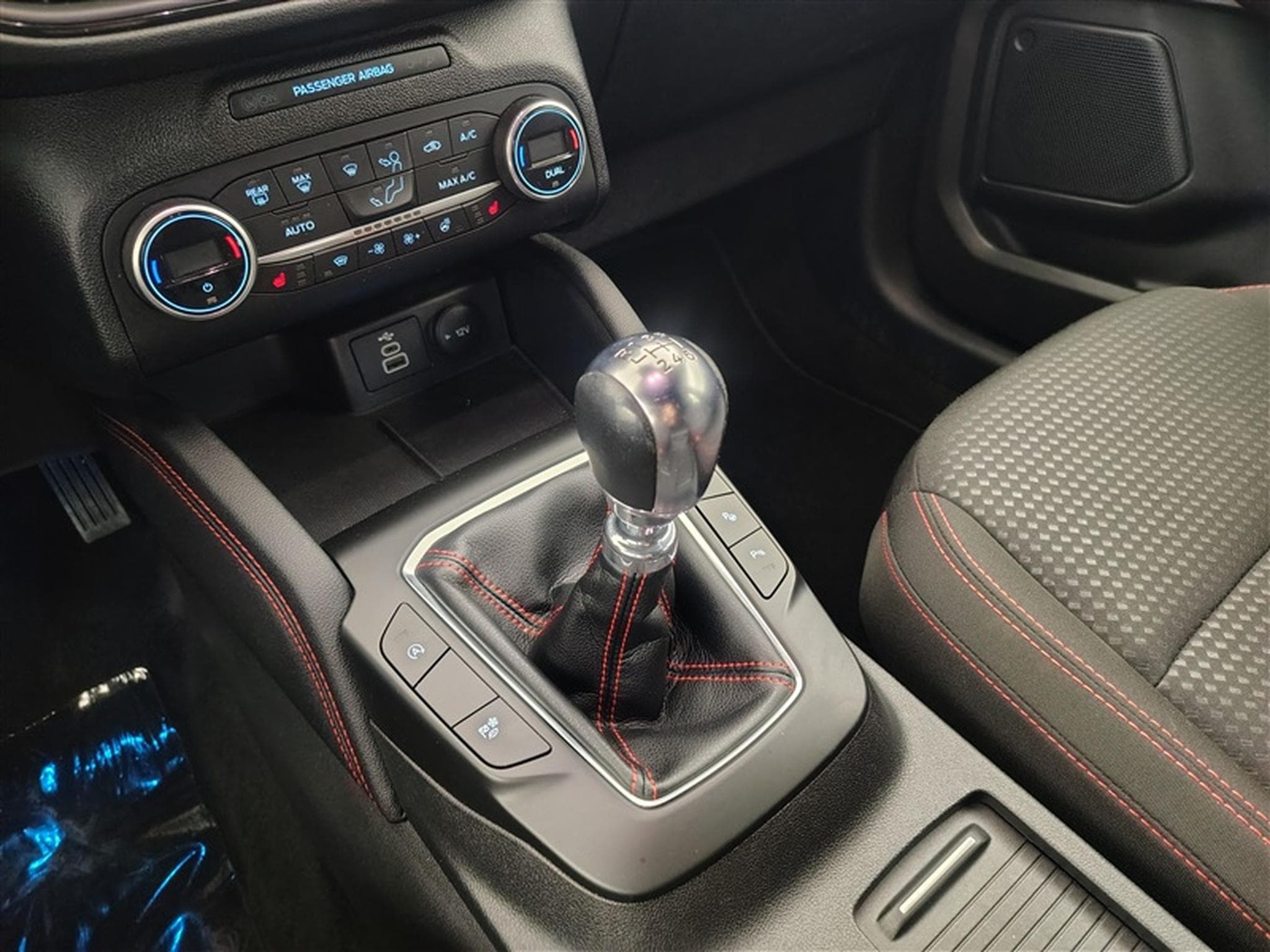 Ford Kuga 1.5 EcoBoost FWD ST-Line (2022) - Photo 12