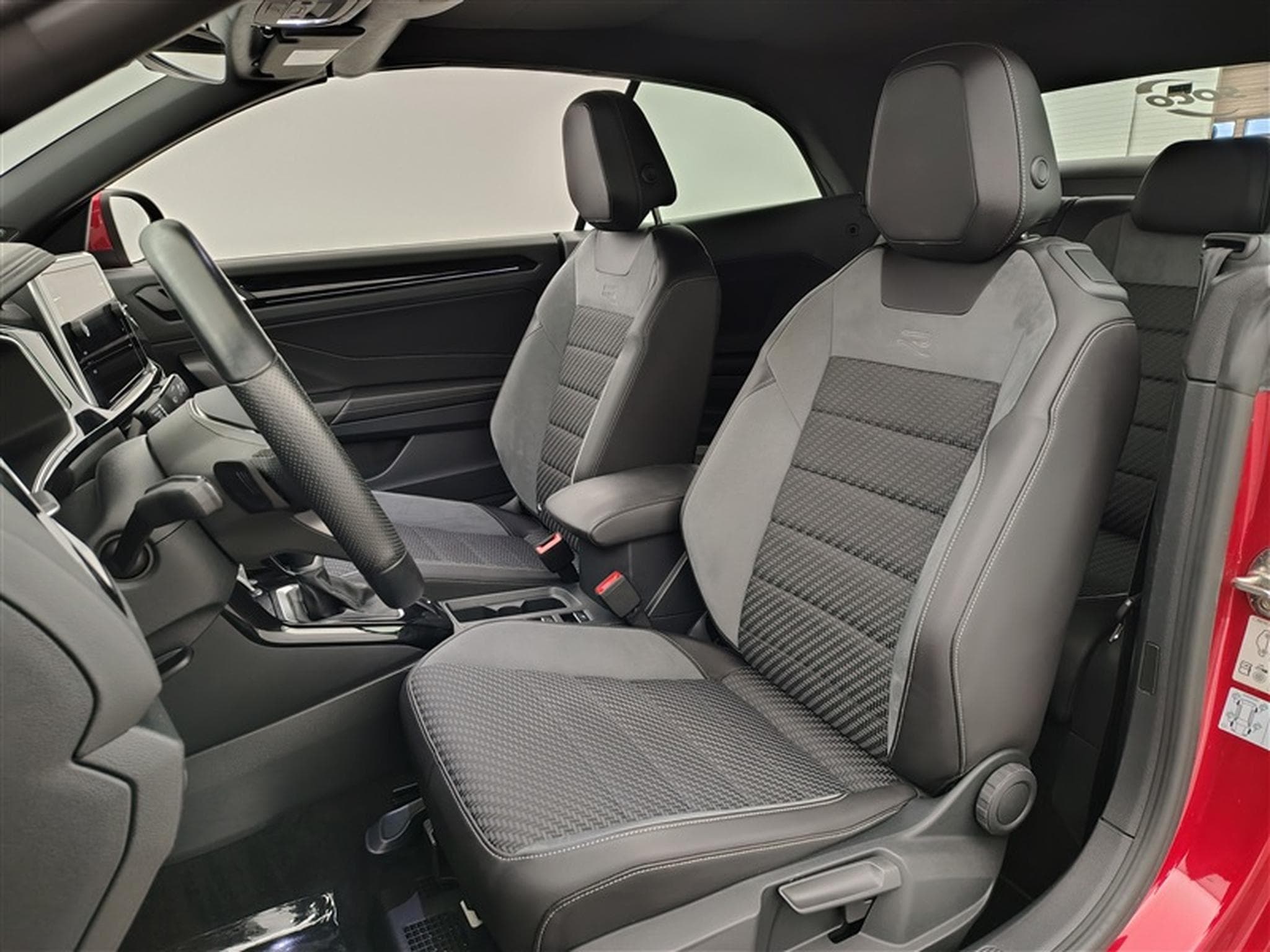 VW T-Roc Cabriolet 1.5 TSI R-Line DSG (2022) - Photo 7