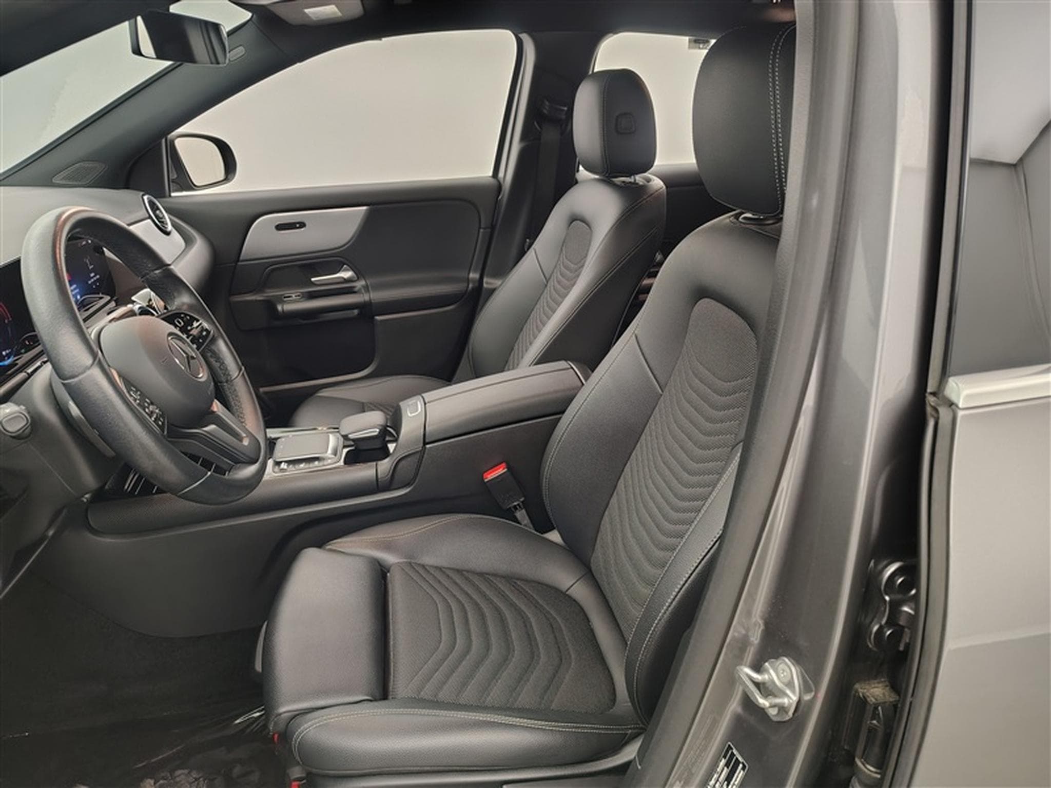 Mercedes GLA 250 e PHEV Business Line Navi / Led / PDC av+ar (2022) - Foto 7