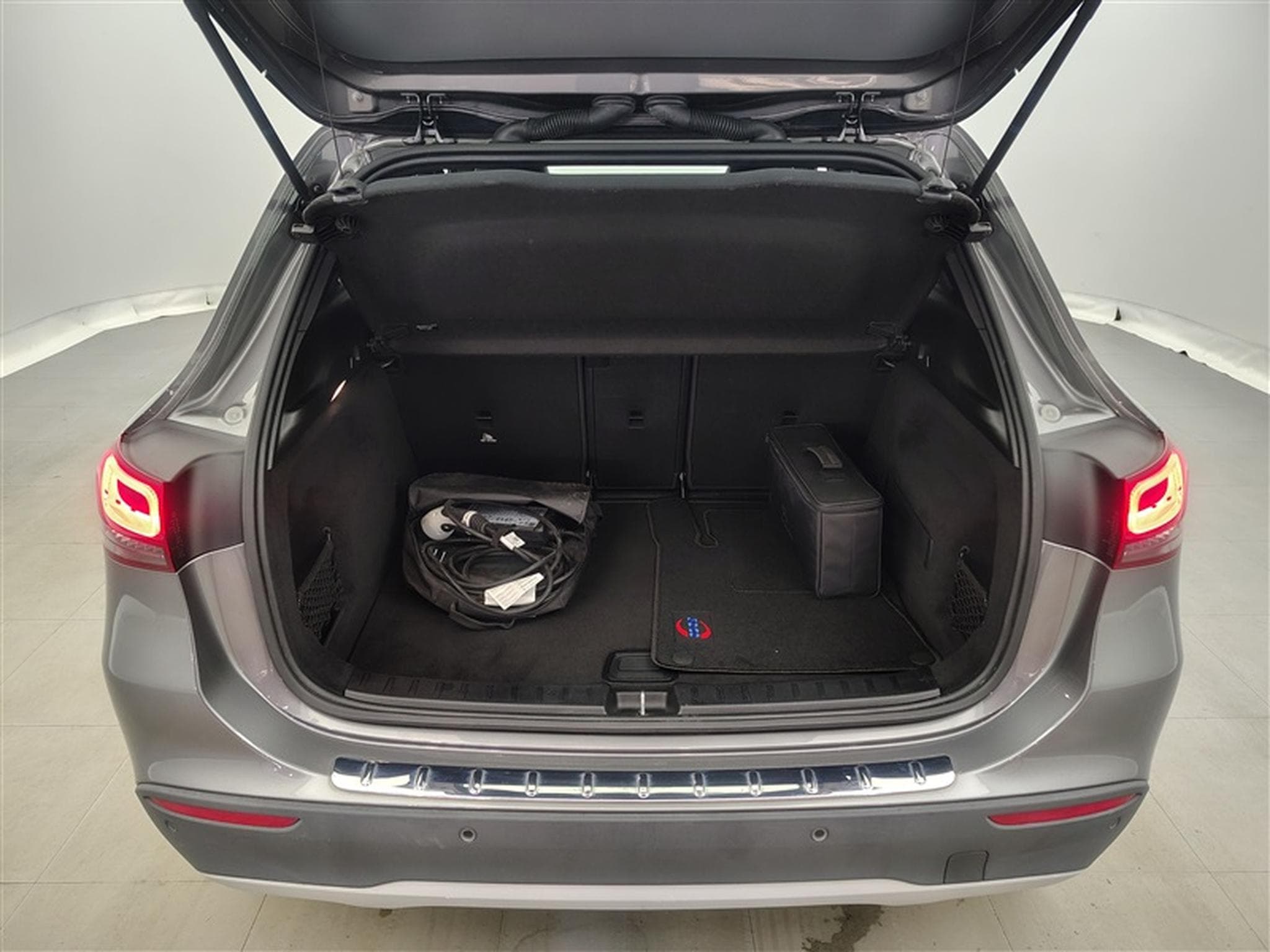 Mercedes GLA 250 e PHEV Business Line Navi / Led / PDC av+ar (2022) - Foto 14
