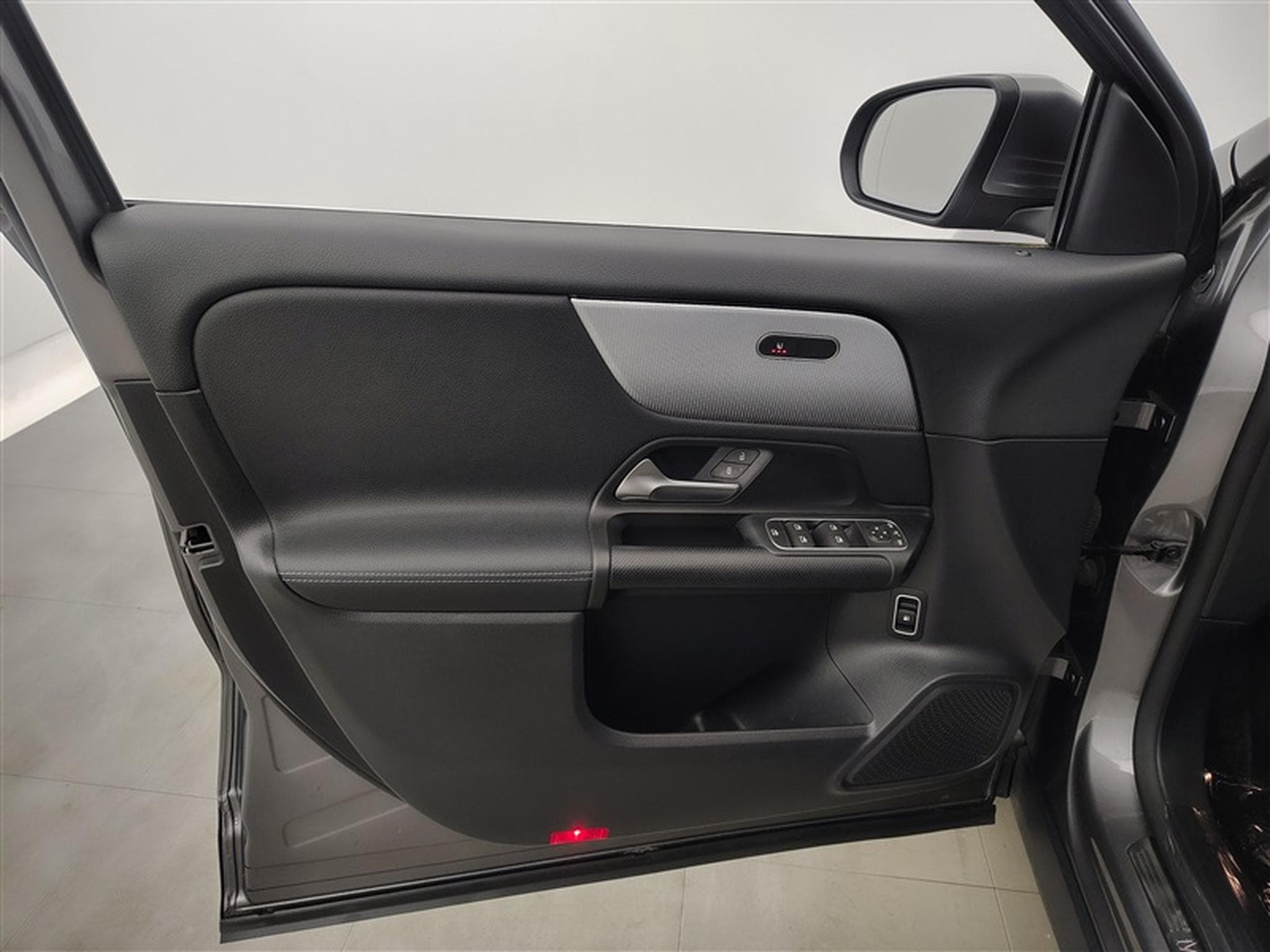 Mercedes GLA 250 e PHEV Business Line Navi / Led / PDC av+ar (2022) - Foto 17