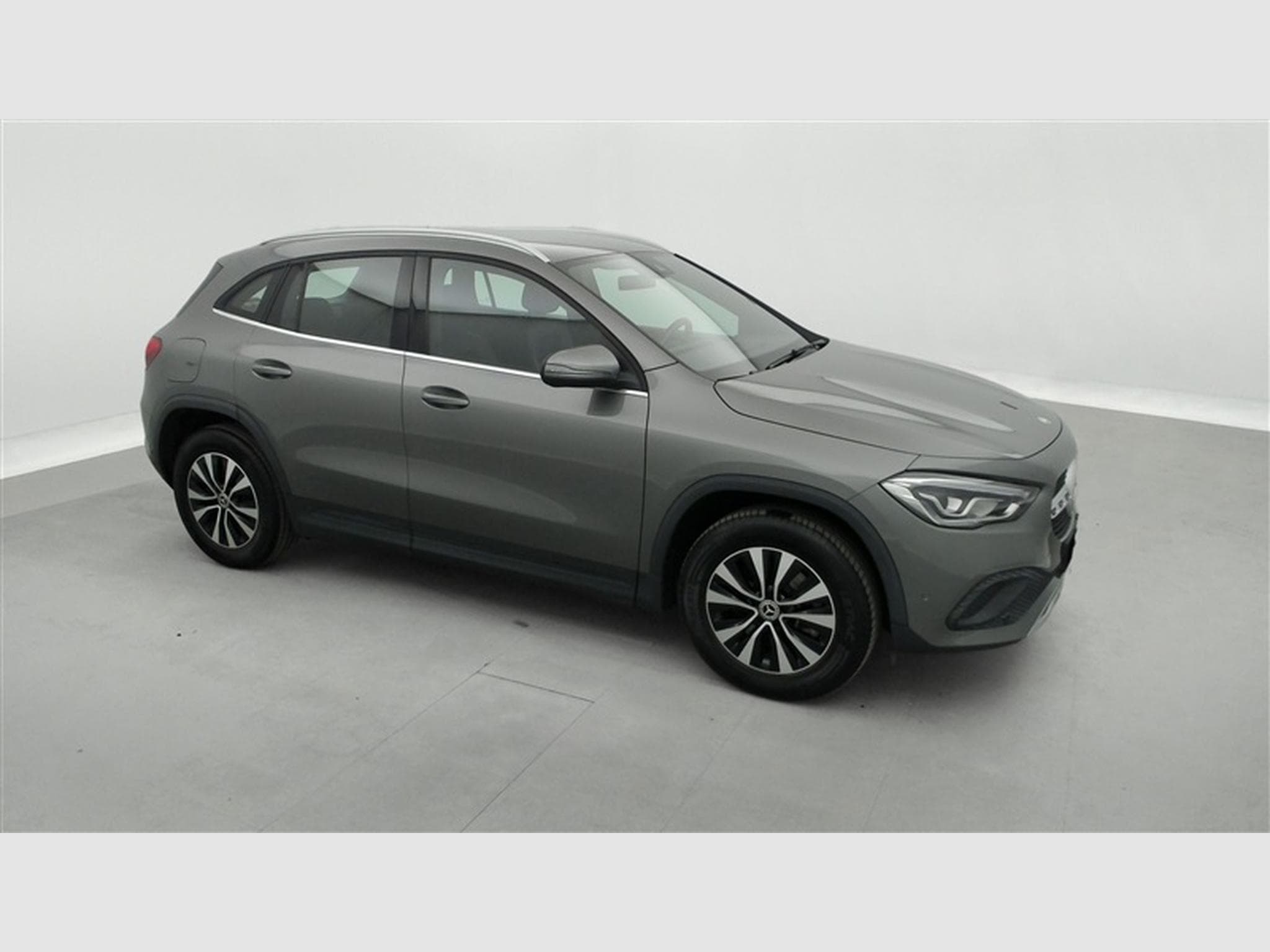 Mercedes GLA 250 e PHEV Business Line Navi / Led / PDC av+ar (2022) - Foto 23