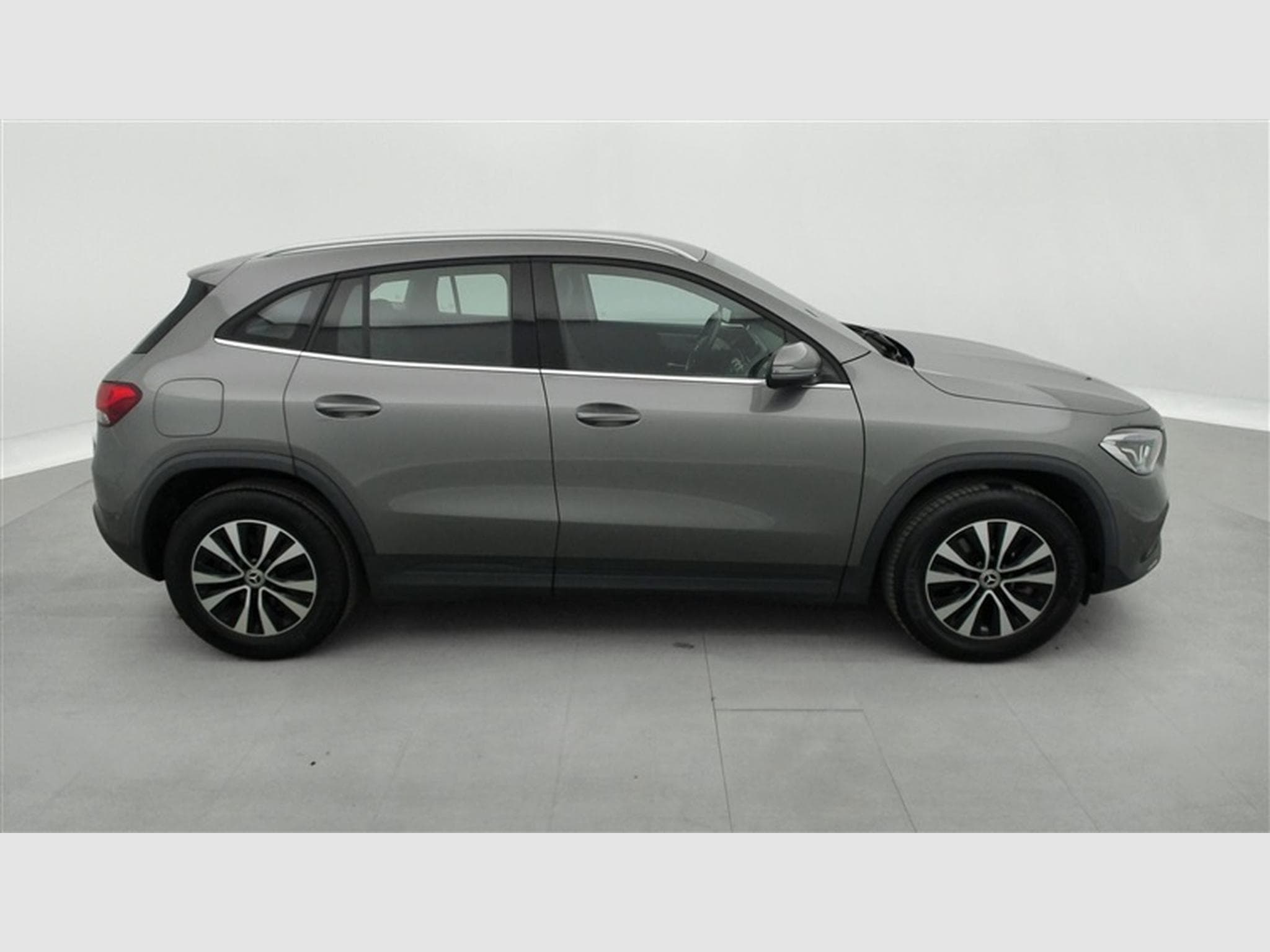 Mercedes GLA 250 e PHEV Business Line Navi / Led / PDC av+ar (2022) - Foto 24
