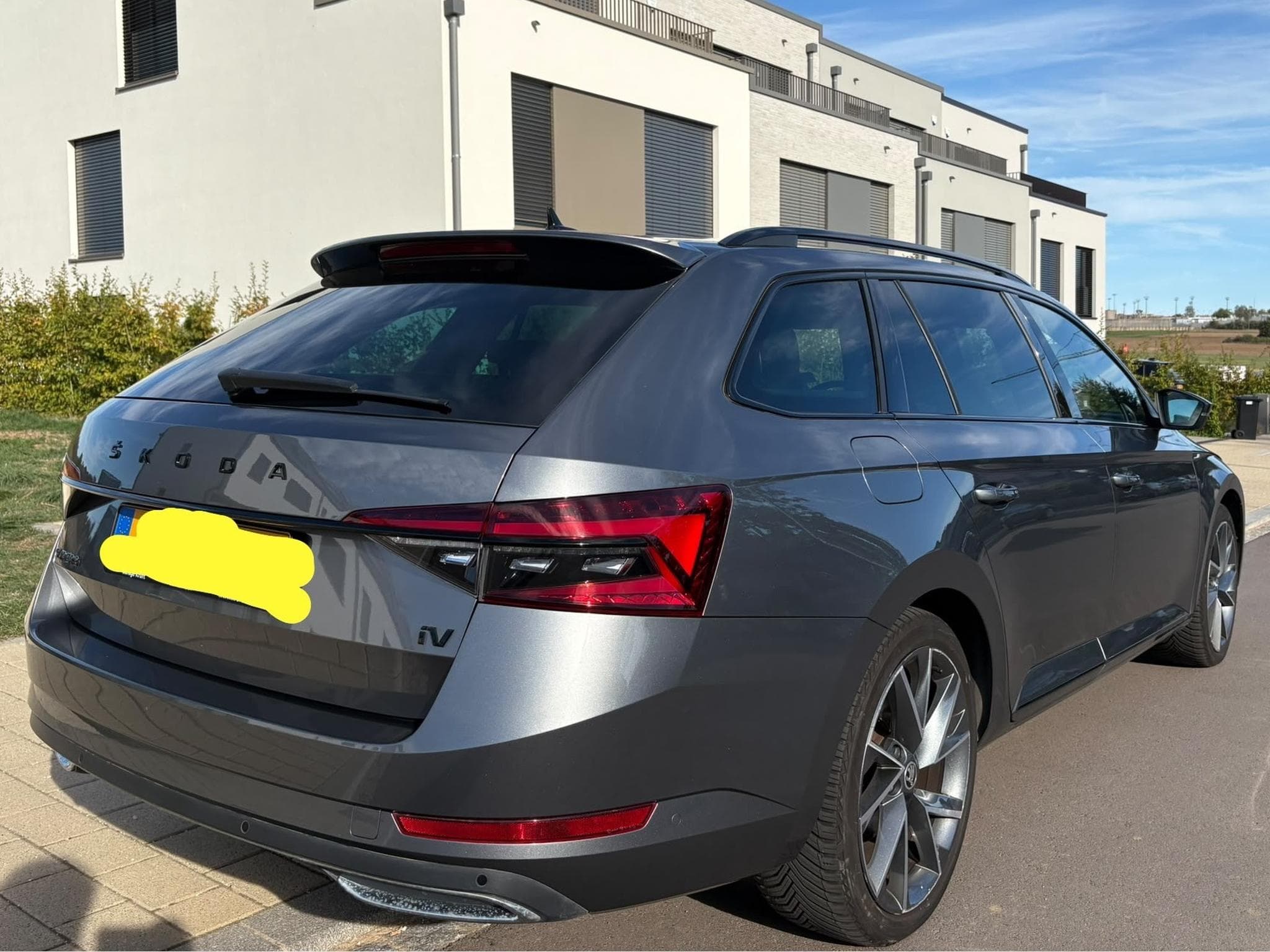Skoda Superb Sportline, iV (plug-in hybrid) (2023) - Photo 2