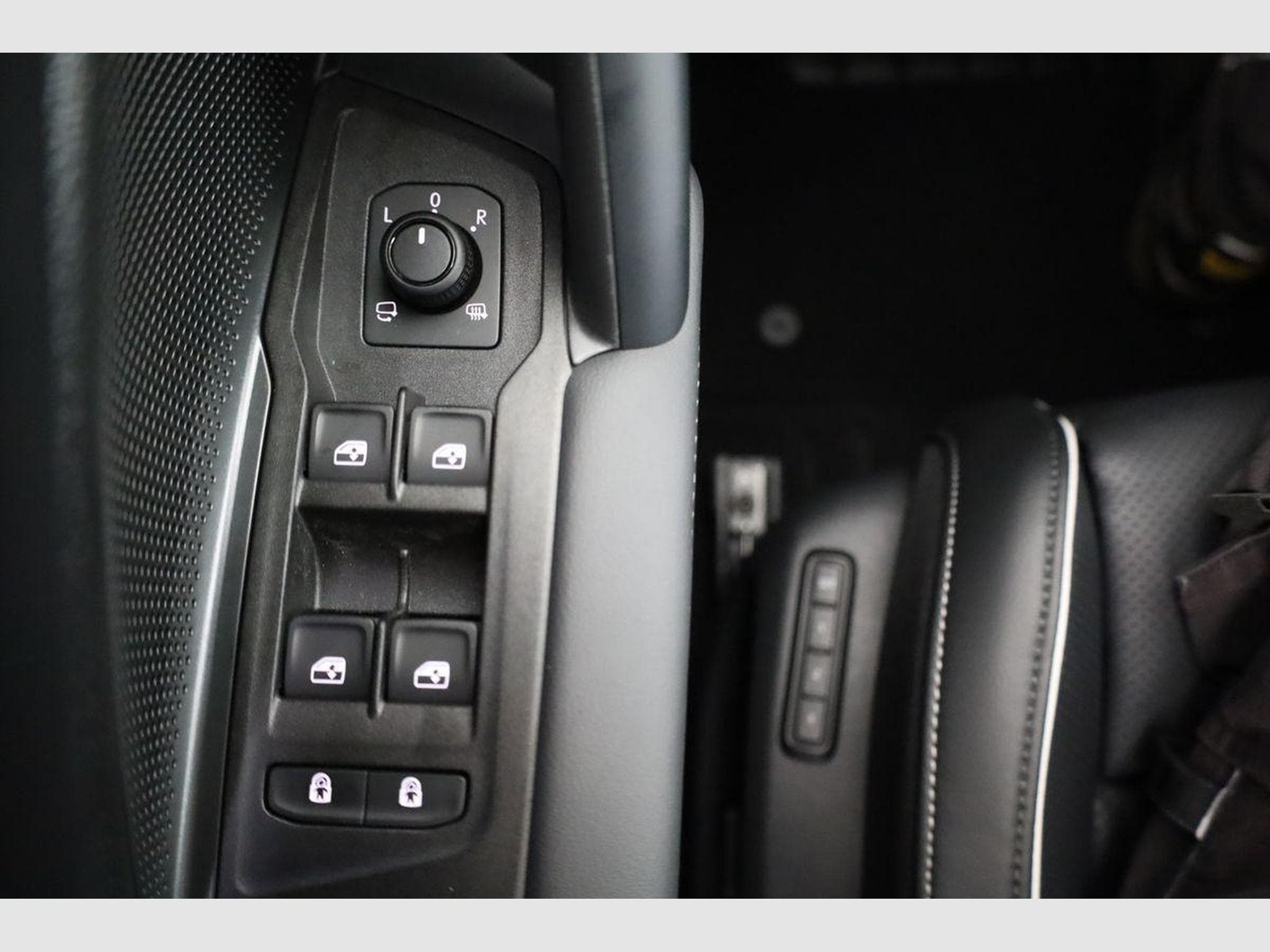 VW Tayron 1.5 TSI eHybrid 150 kW Life (2025) - Photo 8