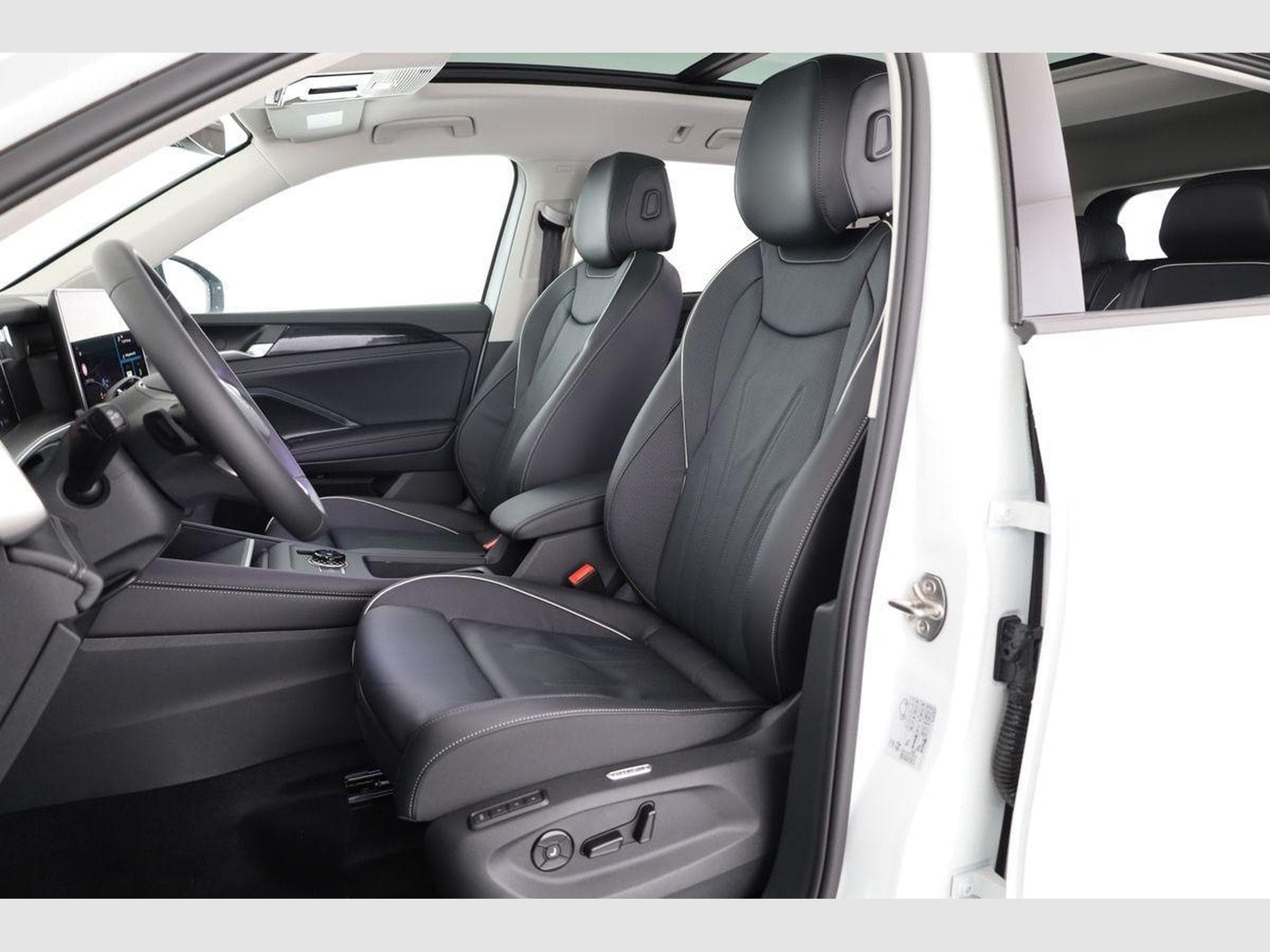 VW Tayron 1.5 TSI eHybrid 150 kW Life (2025) - Photo 9