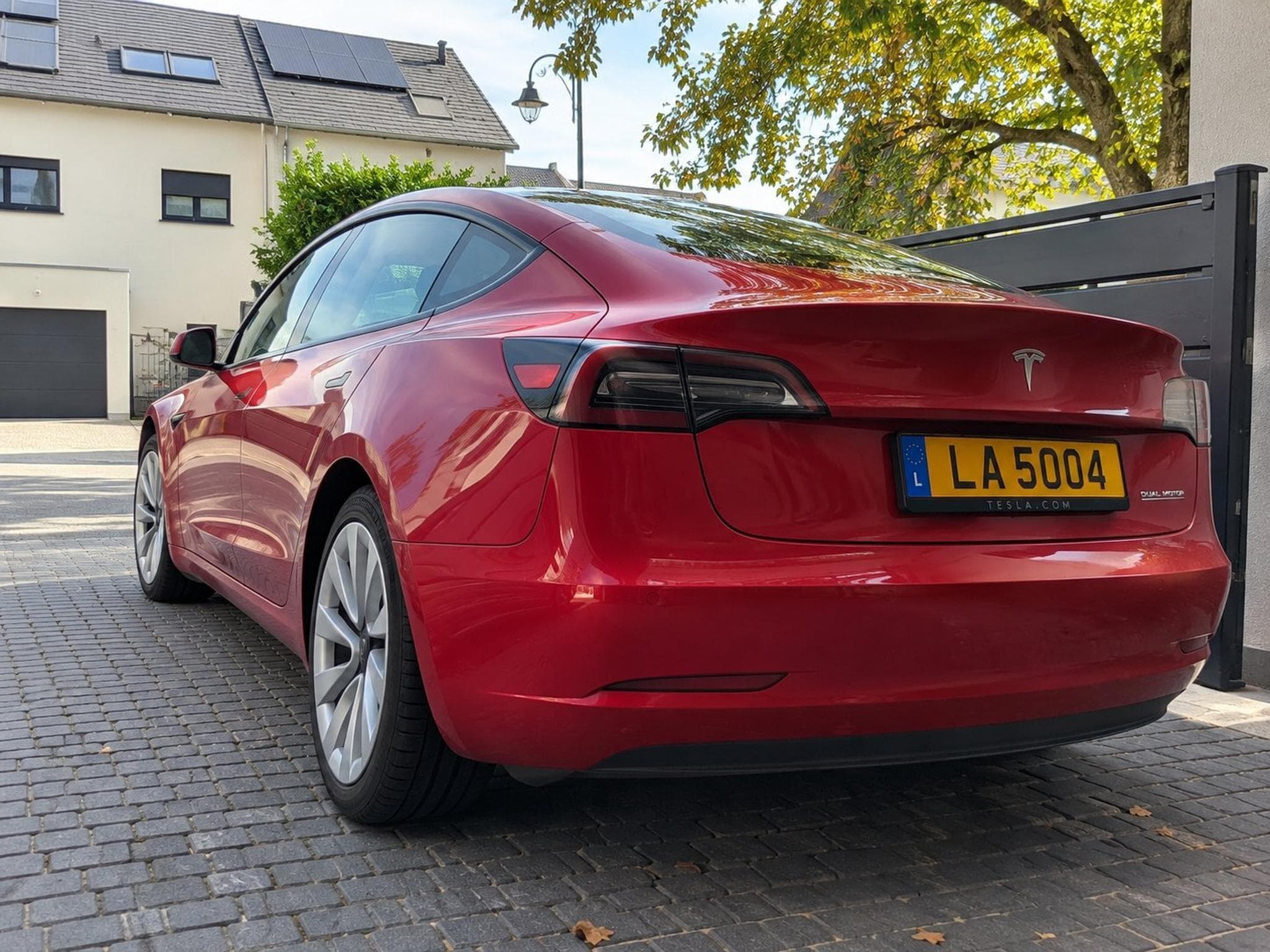Tesla Model 3 Model 3 Long Range AWD Dual Motor (2022) - Photo 2