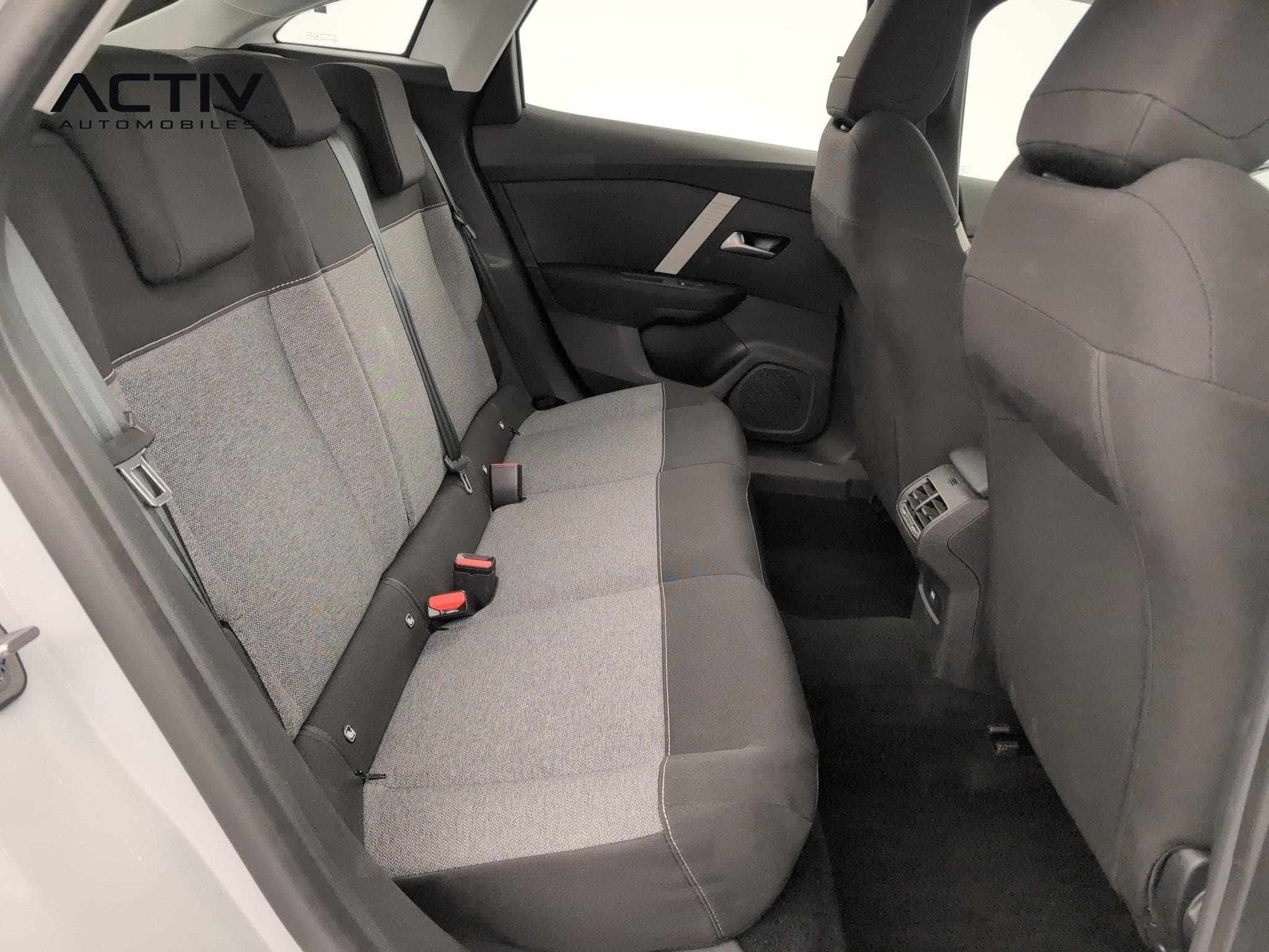 Citroën C4 Hybride 110 ch e-DCS6 You (2025) - Photo 10
