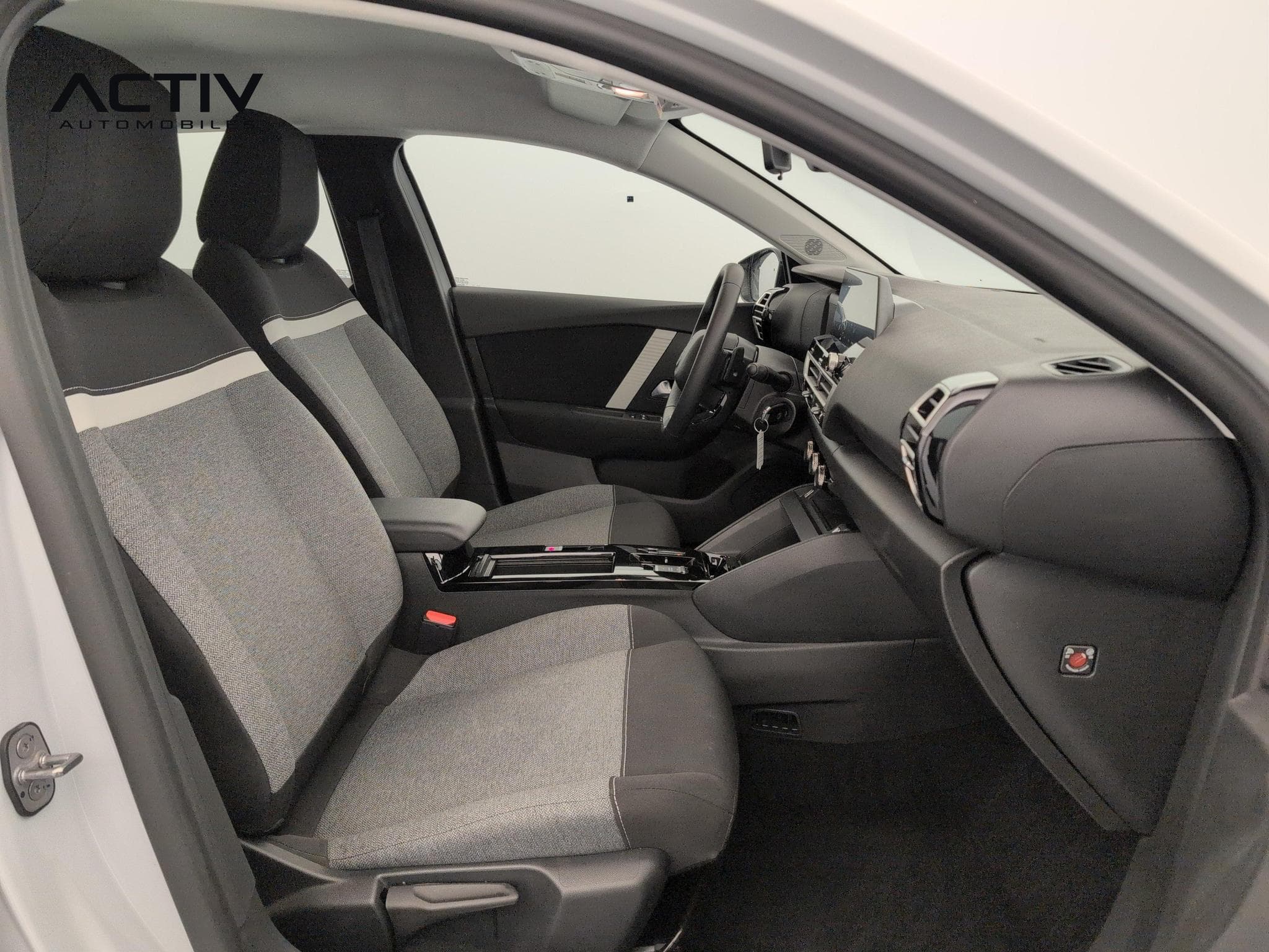 Citroën C4 Hybride 110 ch e-DCS6 You (2025) - Photo 9