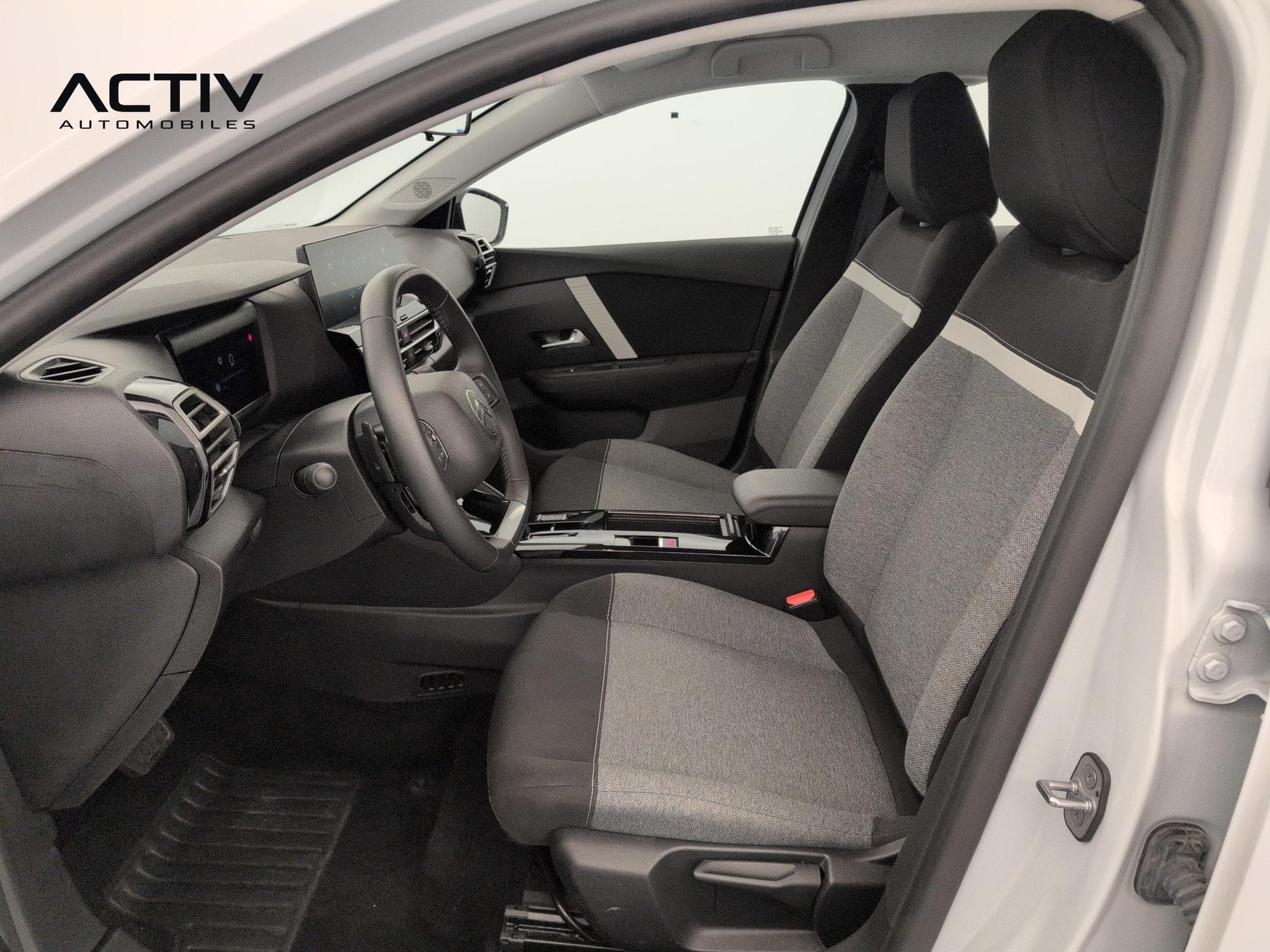 Citroën C4 Hybride 110 ch e-DCS6 You (2025) - Photo 16