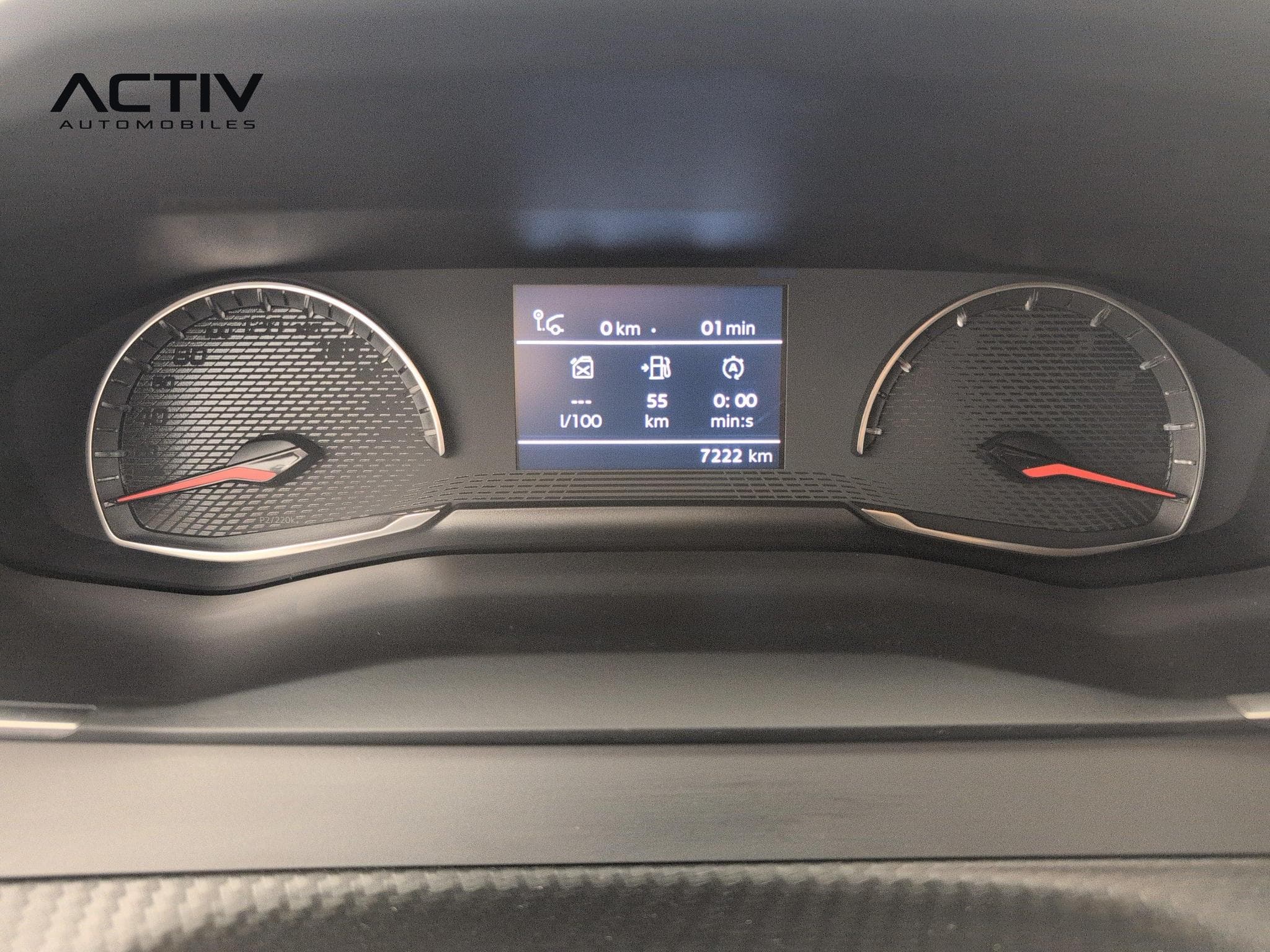 Peugeot 2008 100 S&S BVM6 Style (2025) - Photo 21