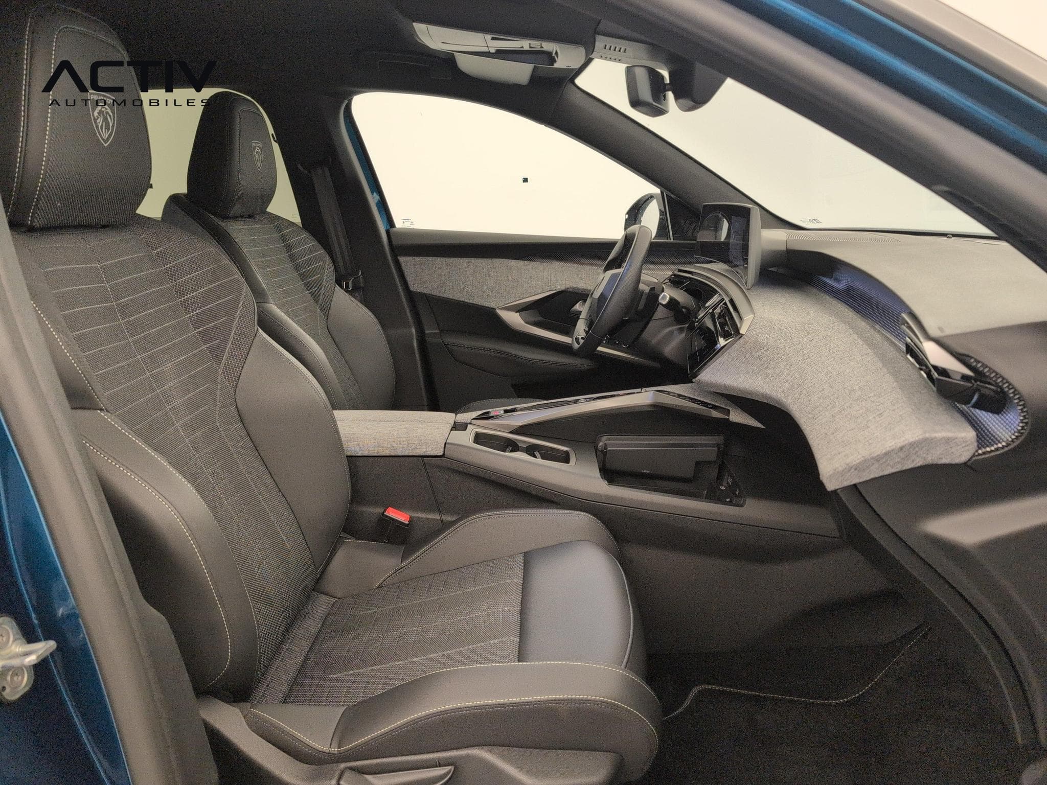 Peugeot 3008 Hybrid 145 e-DCS6 GT (2025) - Photo 9