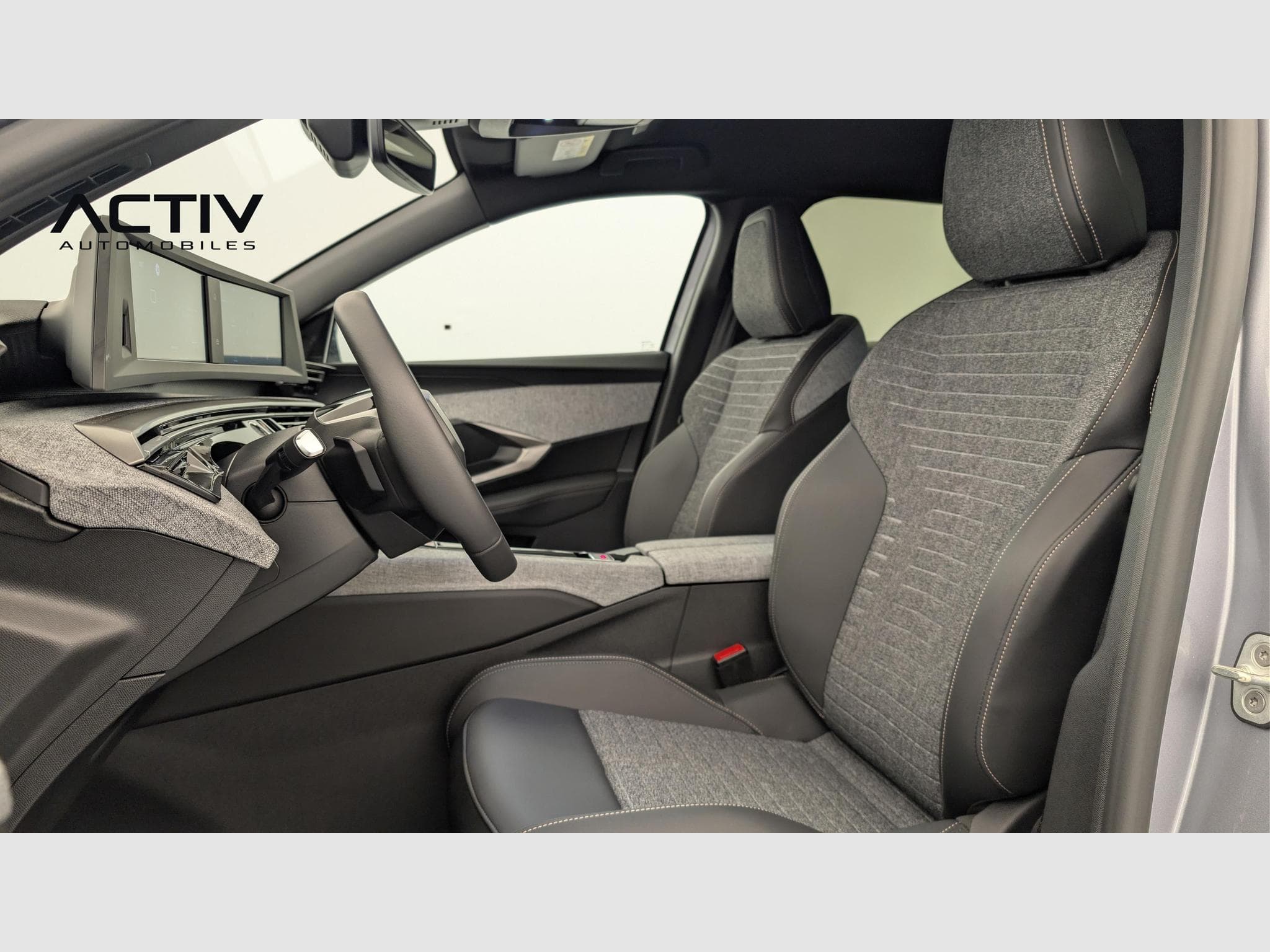 Peugeot 3008 Hybrid 145 e-DCS6 Allure (2025) - Photo 16