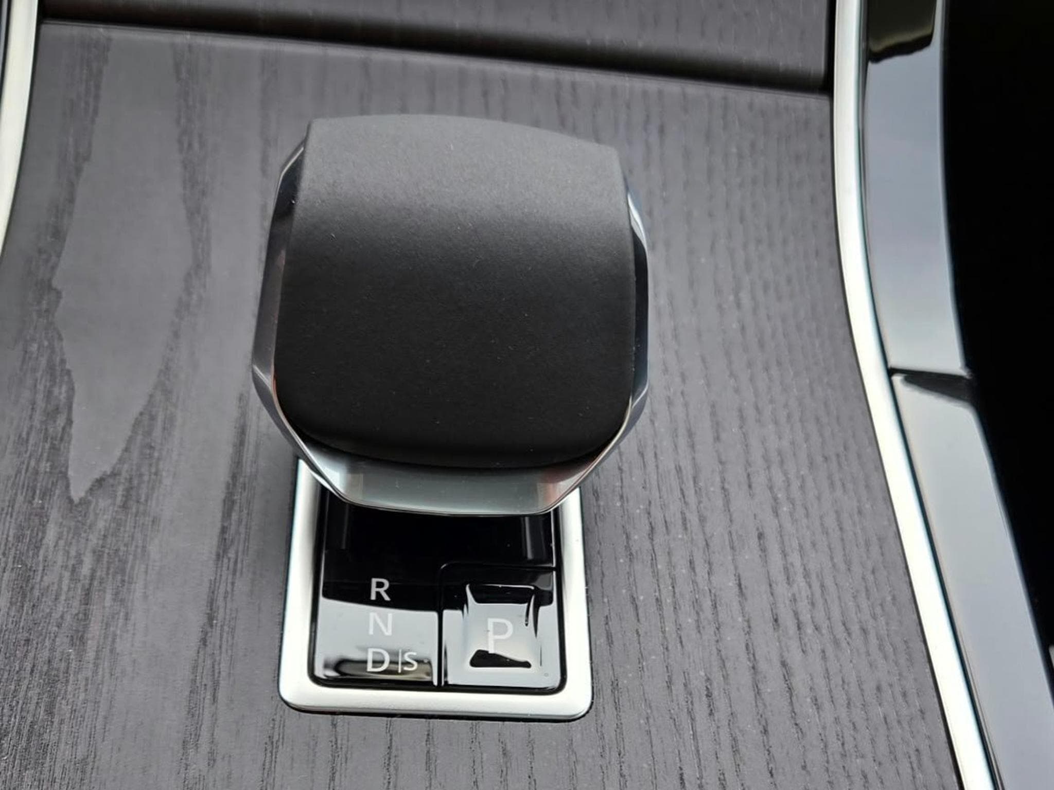 Land-Rover Range Rover Velar D200 Dynamic SE AWD (2025) - Foto 6