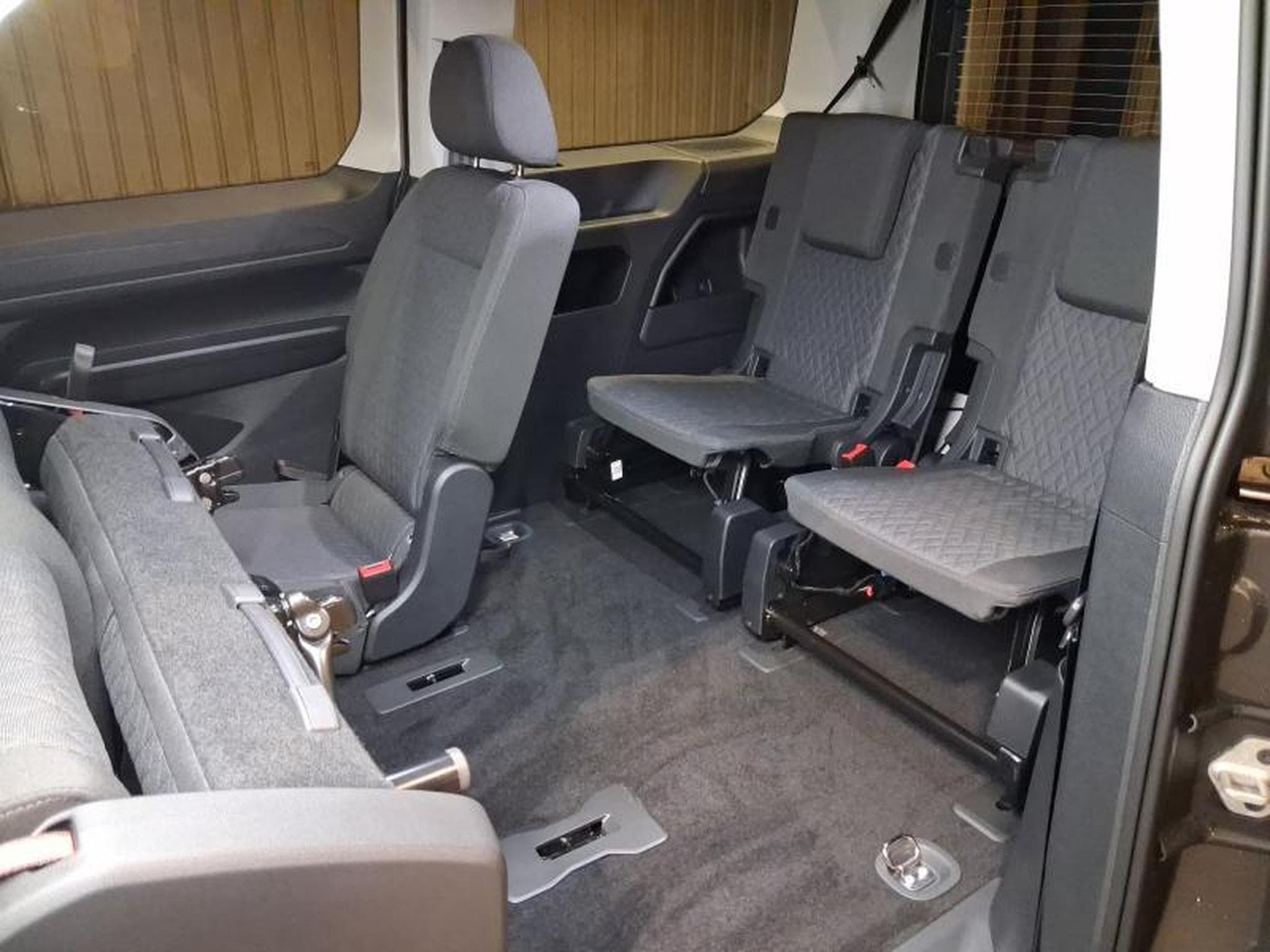 VW Caddy Maxi (2026) - Photo 16