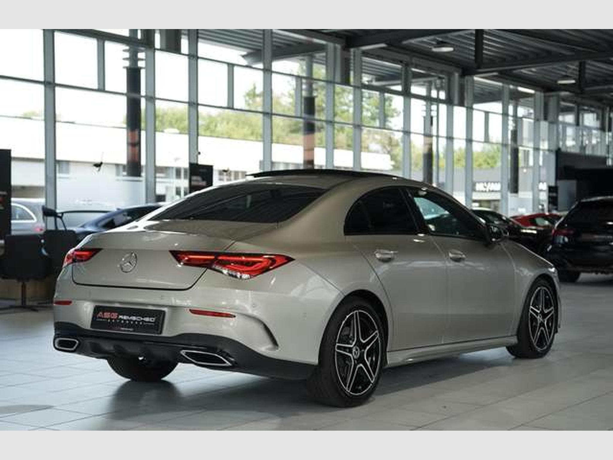 Mercedes CLA 200 Limousine AMG Line *Pano*360°*Night (2019) - Photo 7