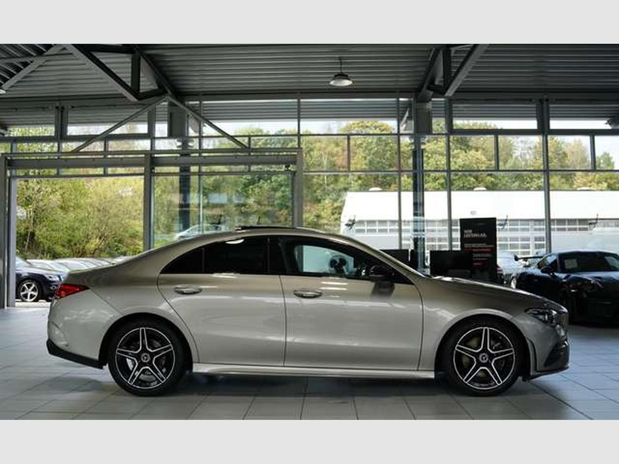 Mercedes CLA 200 Limousine AMG Line *Pano*360°*Night (2019) - Photo 6