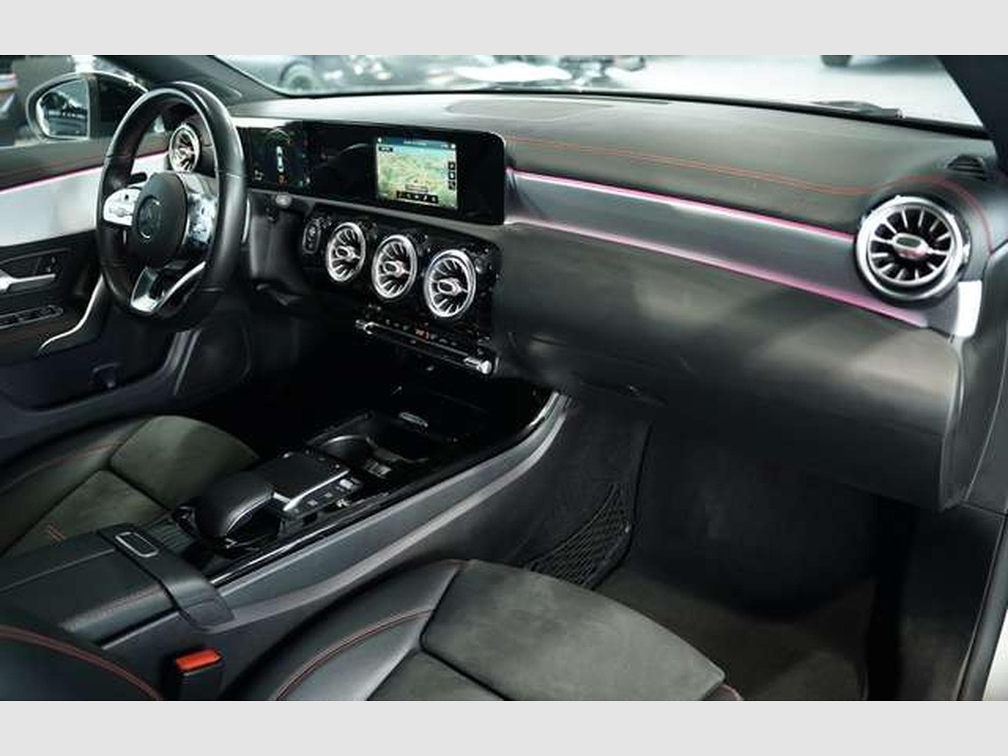 Mercedes CLA 200 Limousine AMG Line *Pano*360°*Night (2019) - Photo 16
