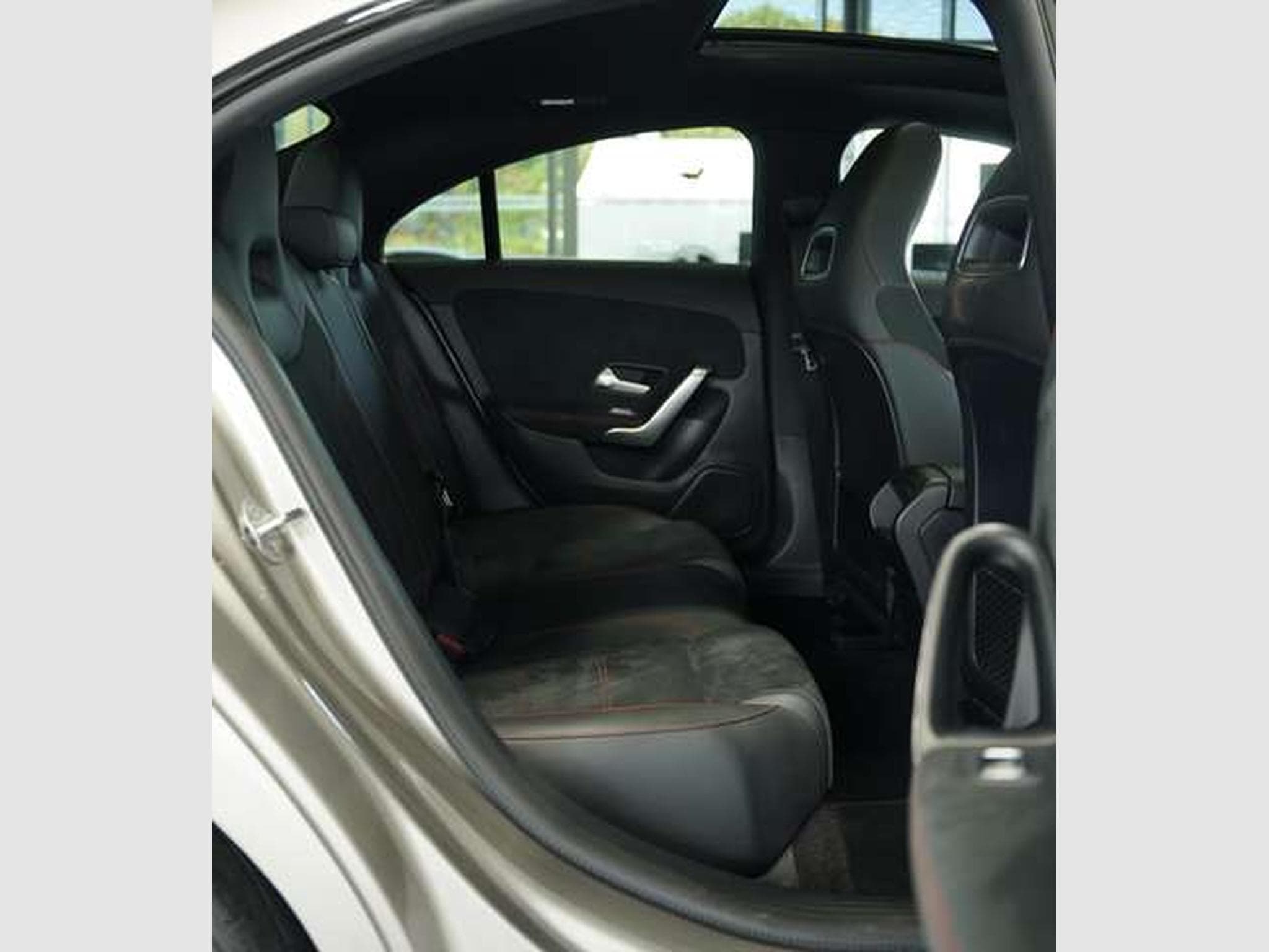 Mercedes CLA 200 Limousine AMG Line *Pano*360°*Night (2019) - Photo 20
