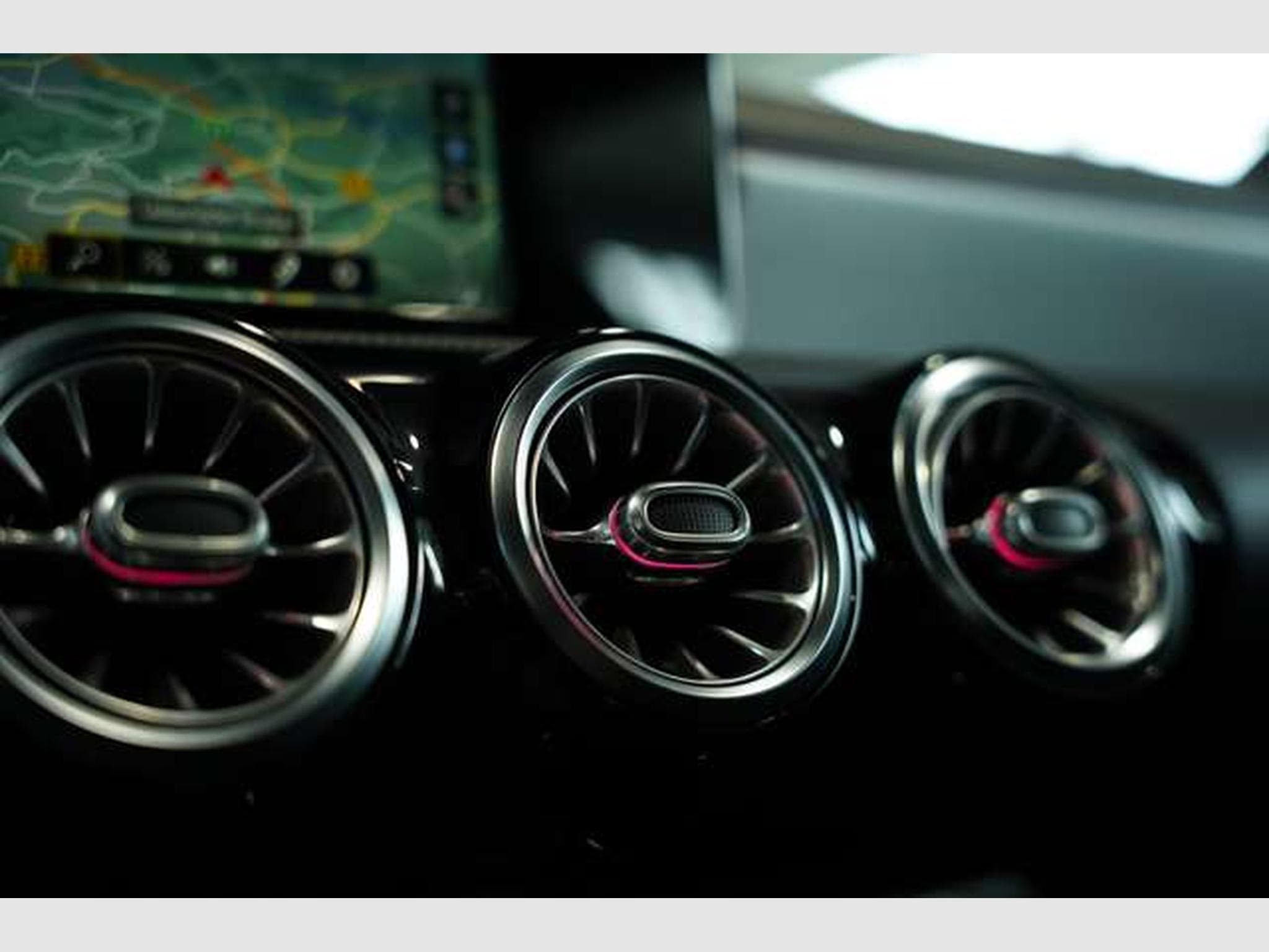Mercedes CLA 200 Limousine AMG Line *Pano*360°*Night (2019) - Photo 30
