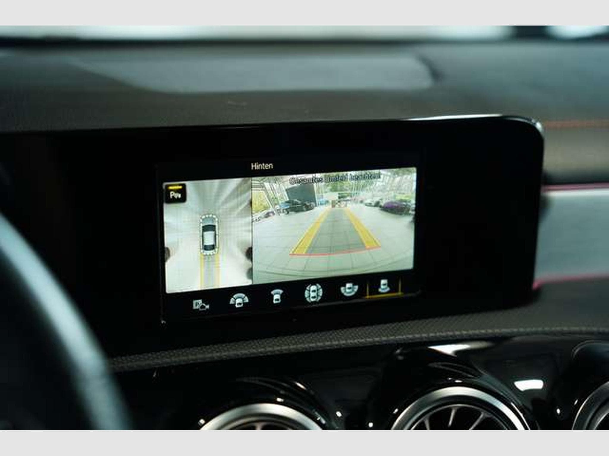 Mercedes CLA 200 Limousine AMG Line *Pano*360°*Night (2019) - Photo 31