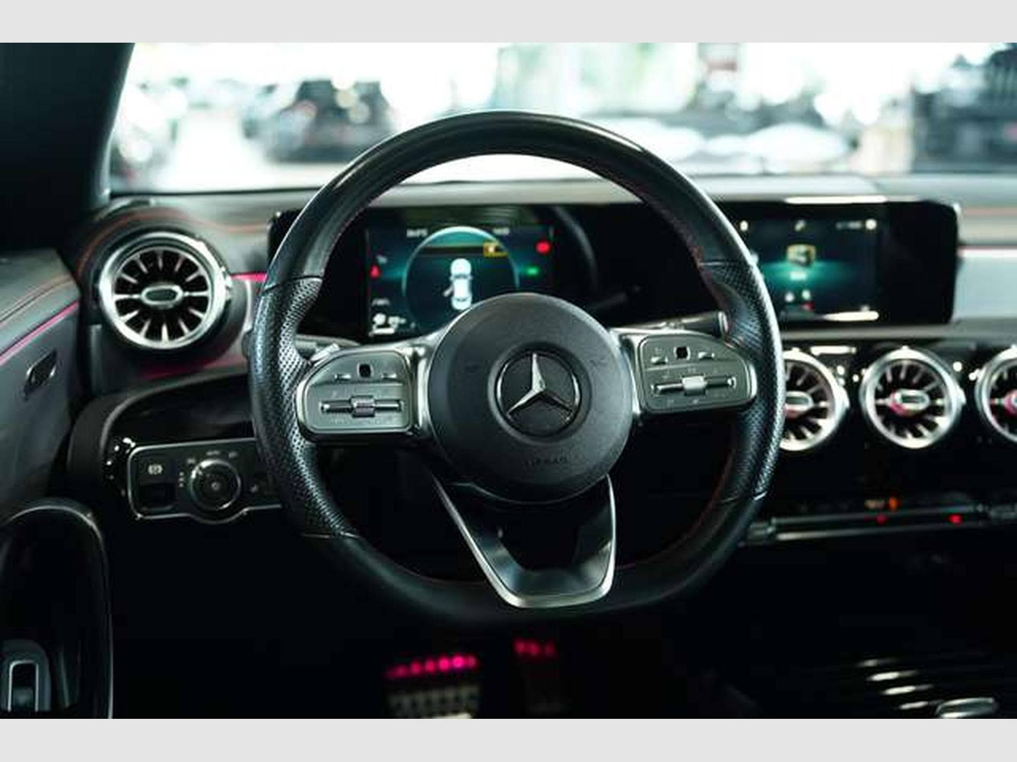 Mercedes CLA 200 Limousine AMG Line *Pano*360°*Night (2019) - Photo 40