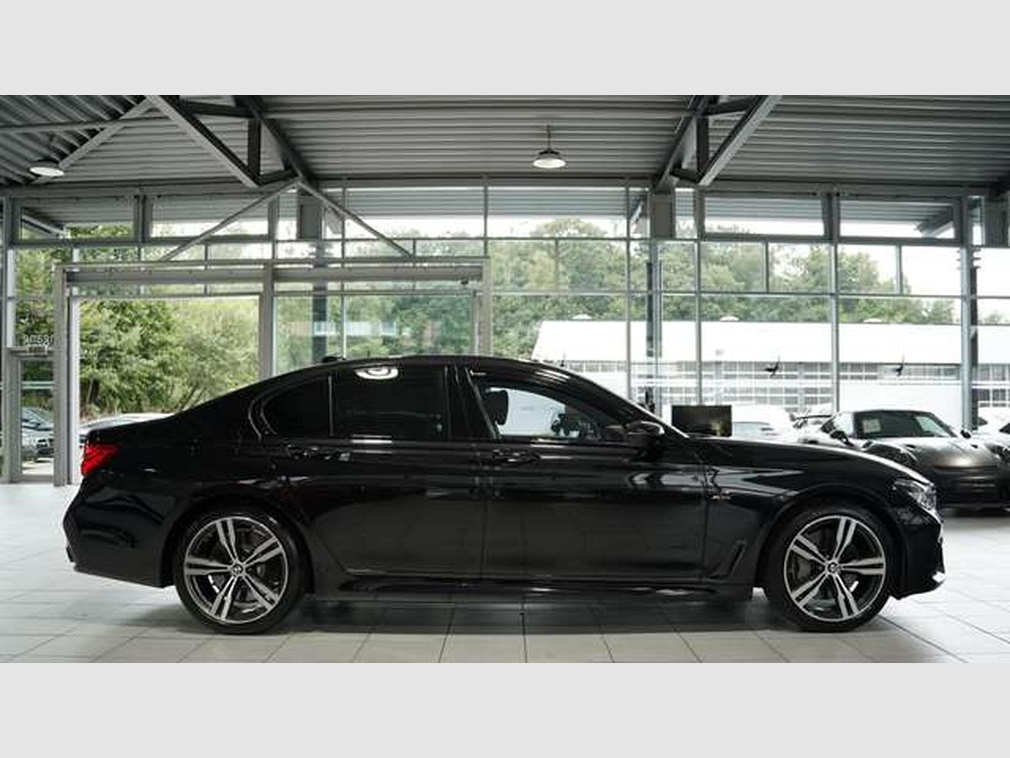 BMW 750 i xDrive M Sportpaket*20 *B&W *GSD *S-AGA (2015) - Foto 6