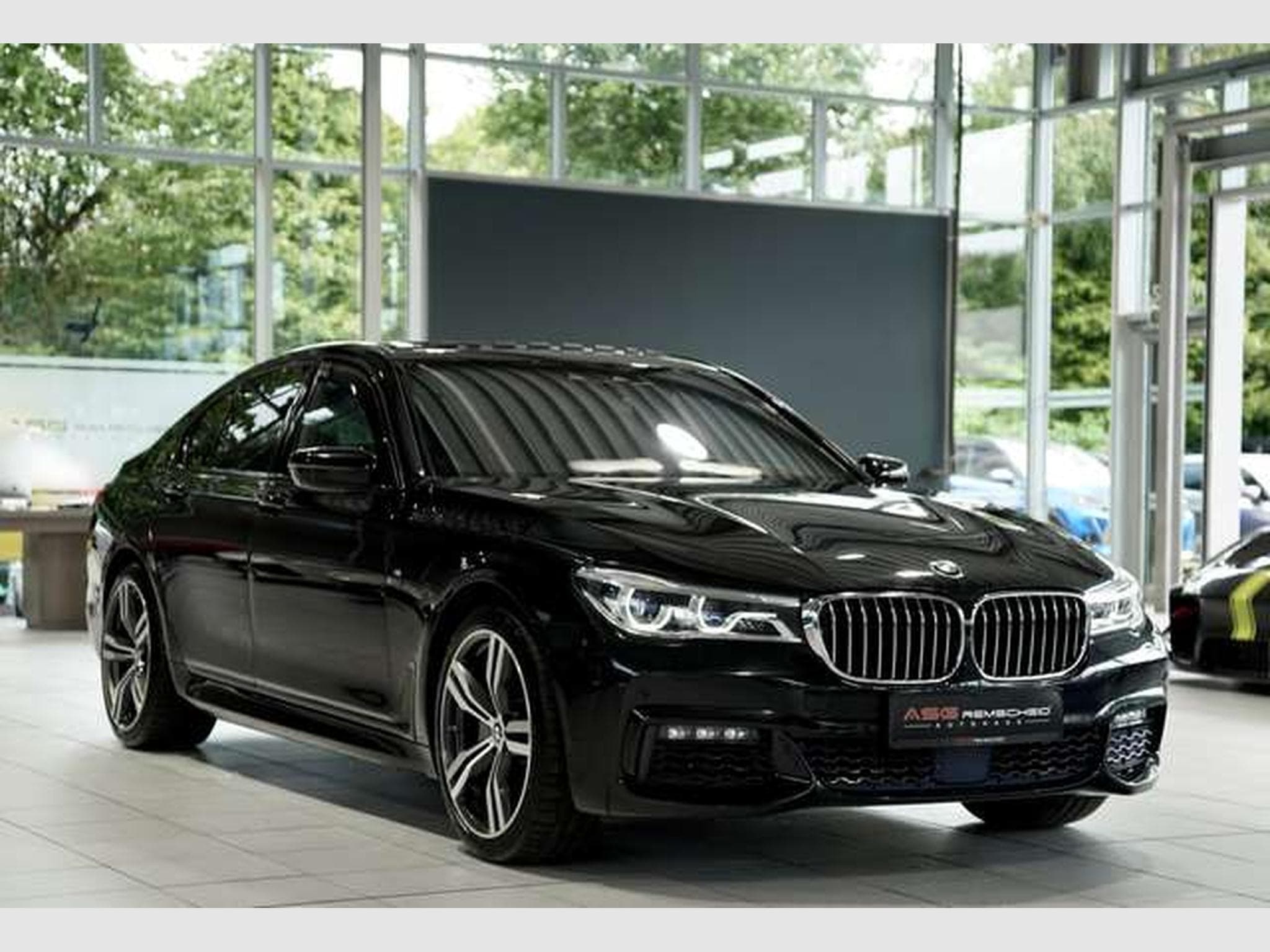 BMW 750 i xDrive M Sportpaket*20 *B&W *GSD *S-AGA (2015) - Foto 5
