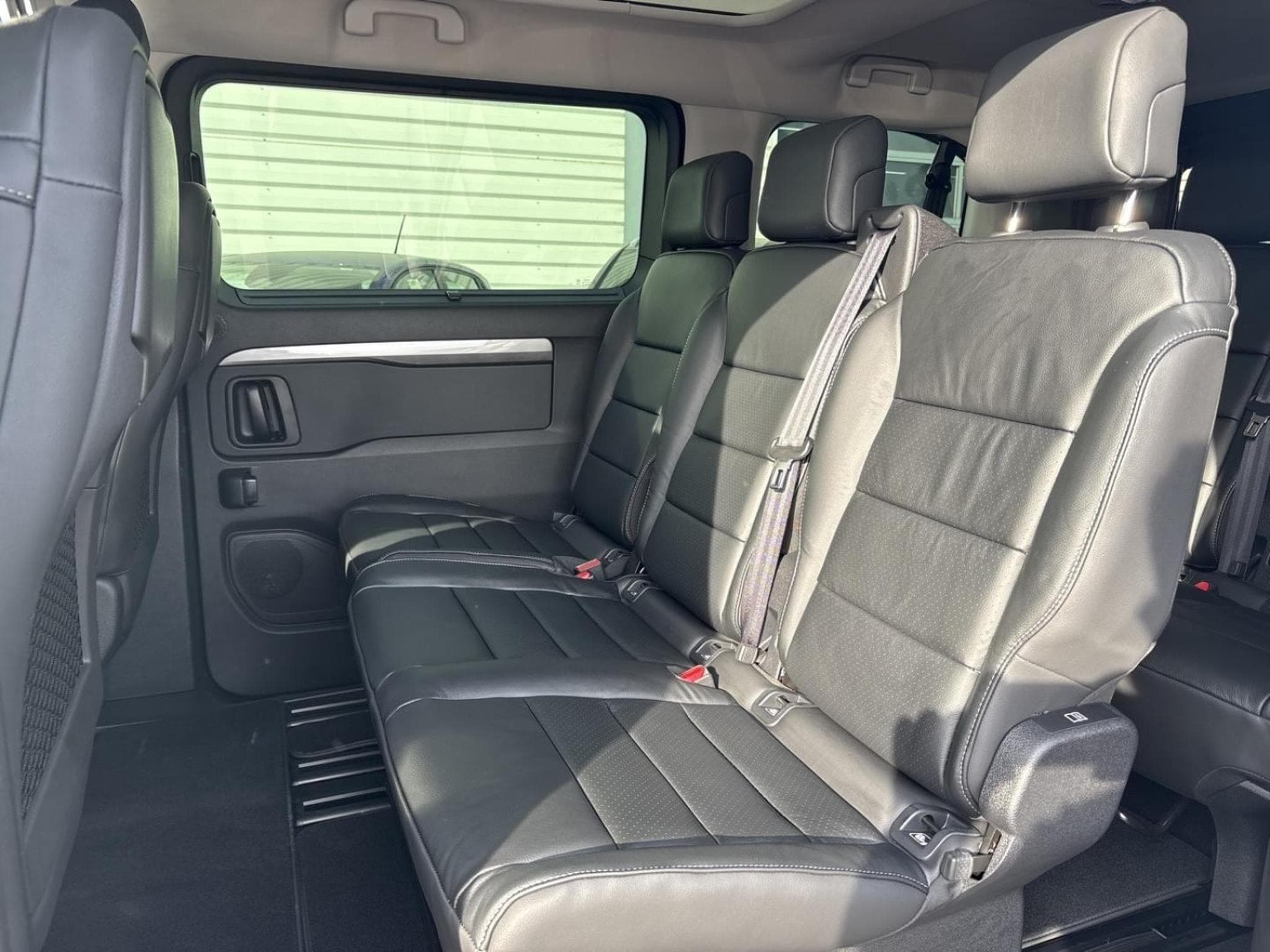Peugeot Traveller Traveller ALLURE L2 180cv EAT8 (2026) - Foto 17