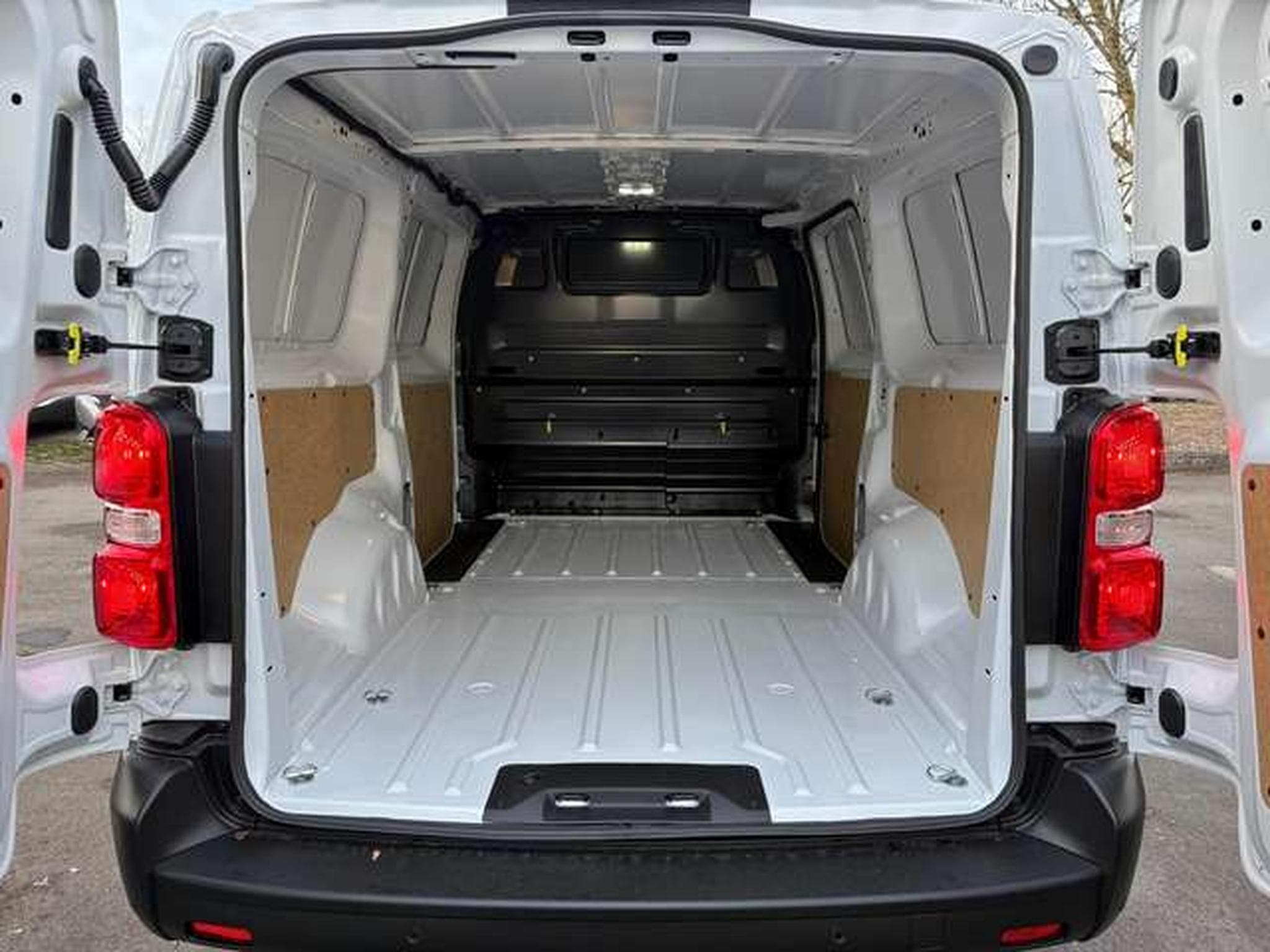 Peugeot Expert 2.0 BHDI 145 S&S EAT8 (2025) - Foto 3